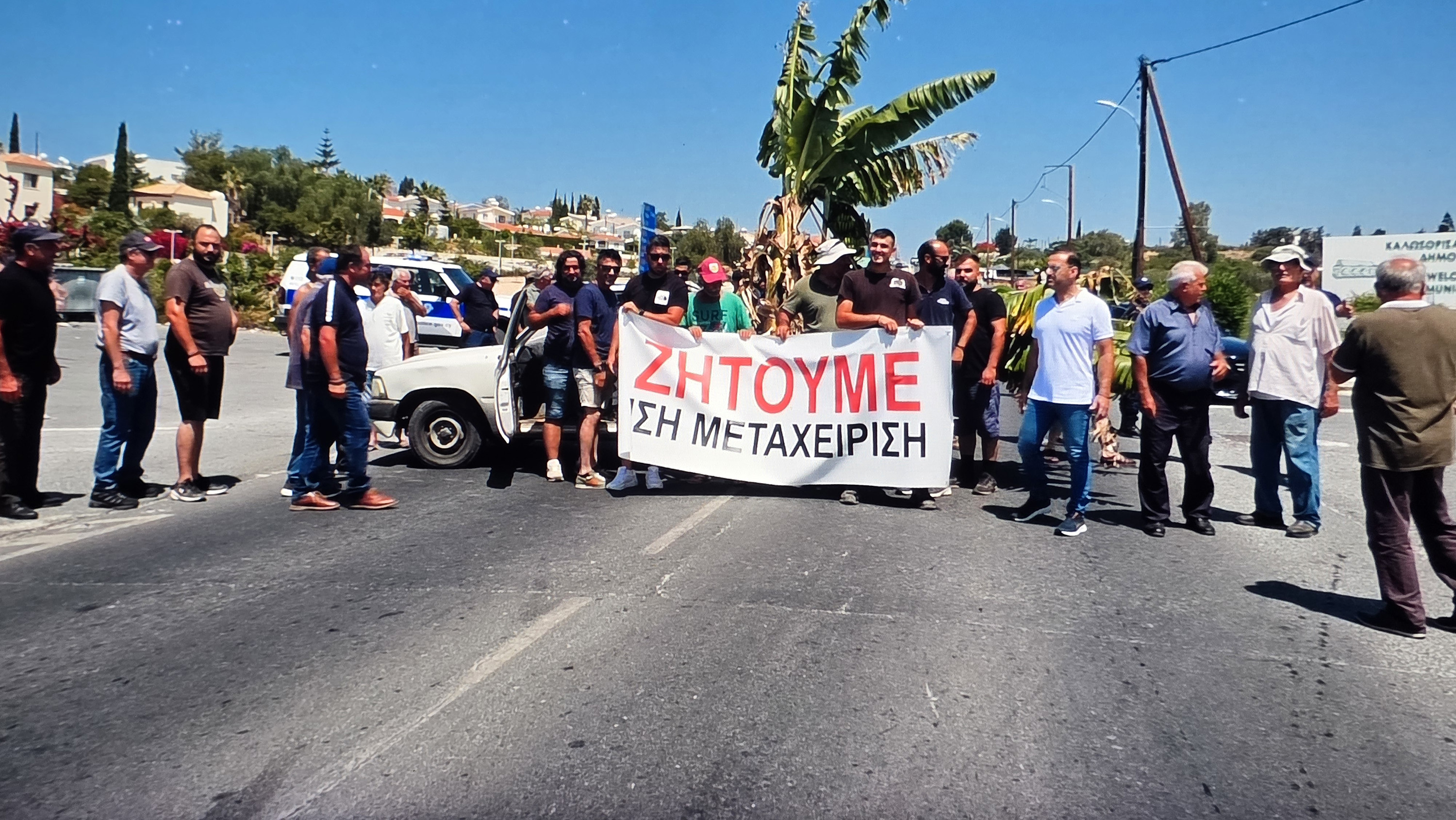 Paphos banana farmers protest over water cuts