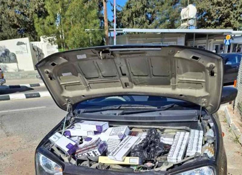 image Customs officers complain of threats made against them
