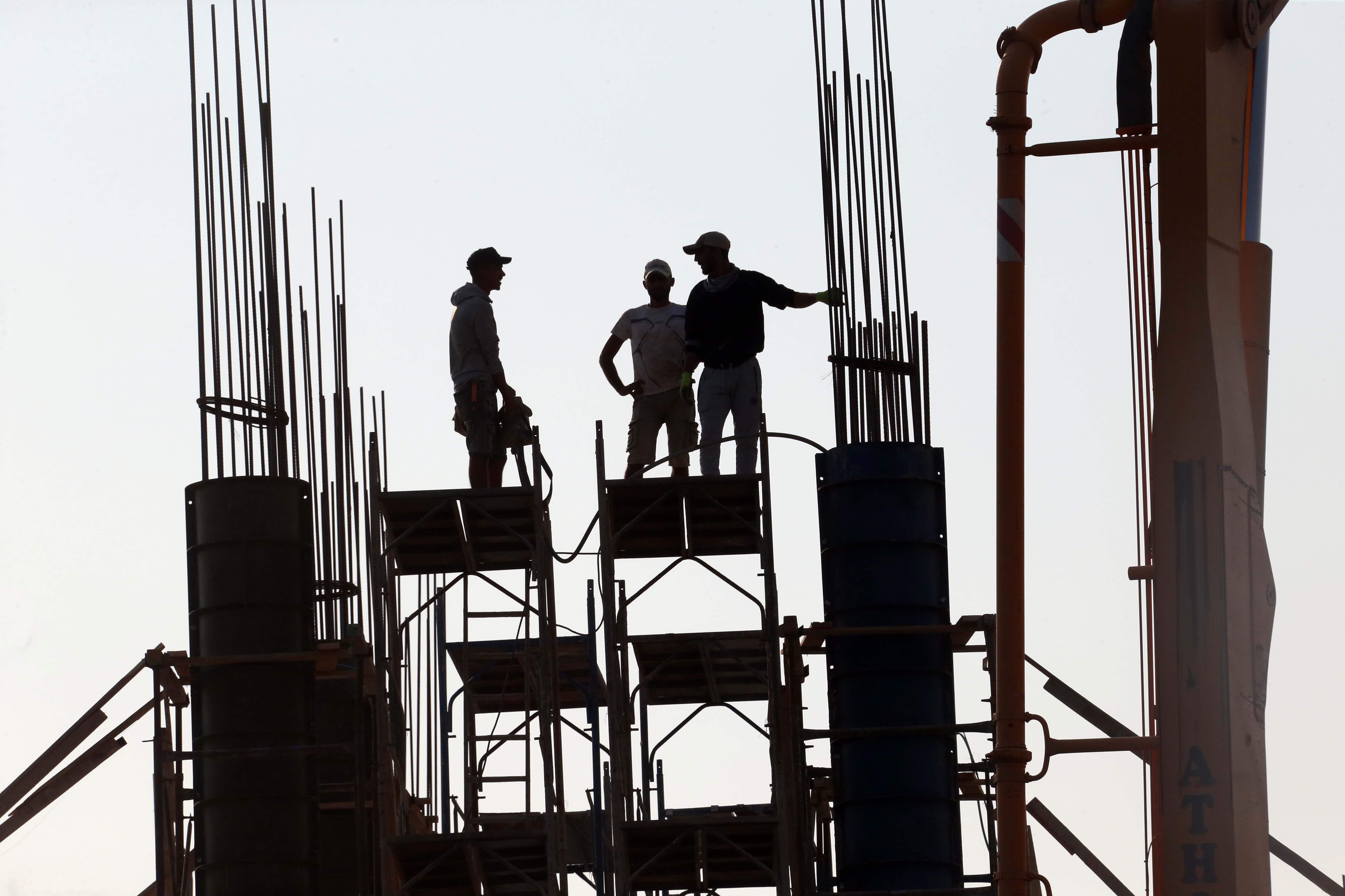 cover Outside, heavy work stops during heatwave peak hours