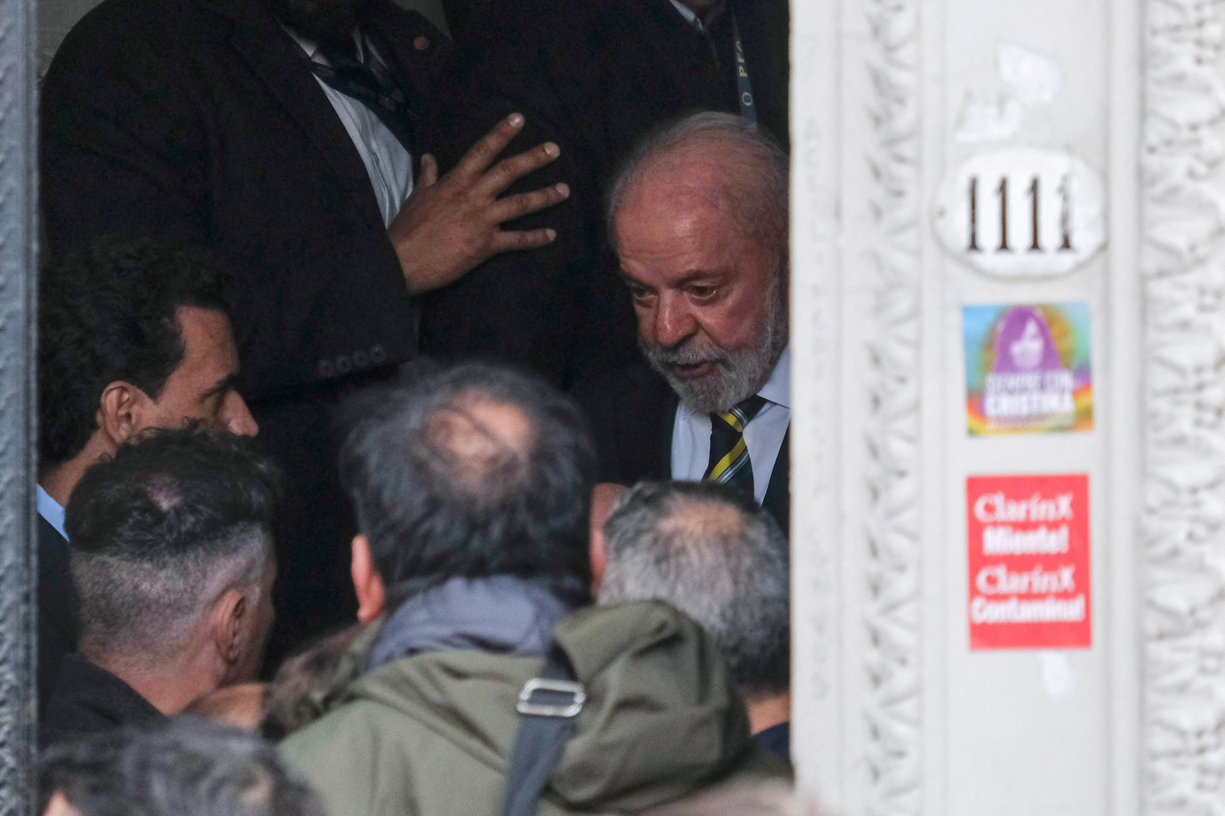 image Lula visits former Argentine President Cristina Kirchner in house arrest