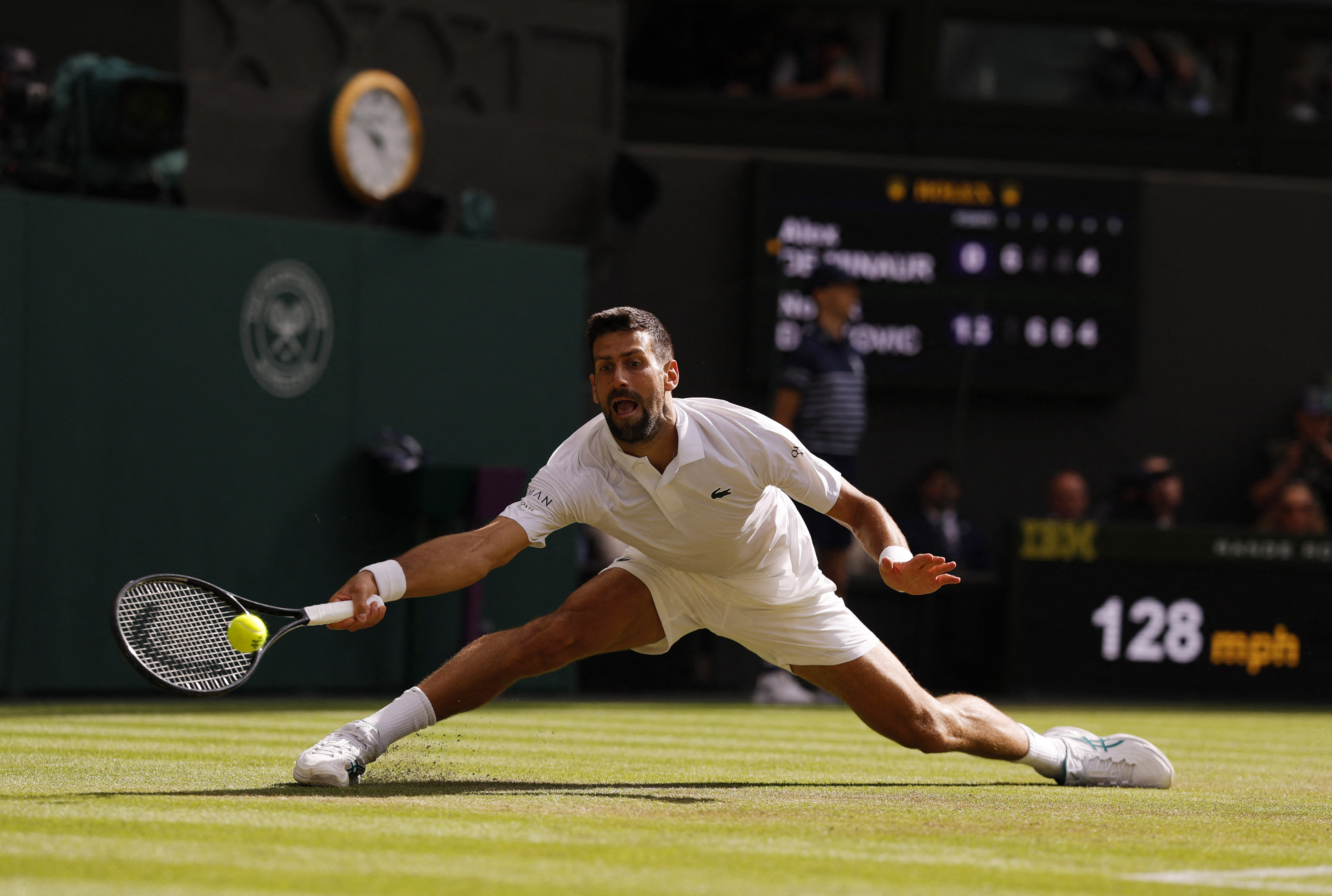 image Djokovic grinds past Di Minaur to reach Wimbledon quarter-finals