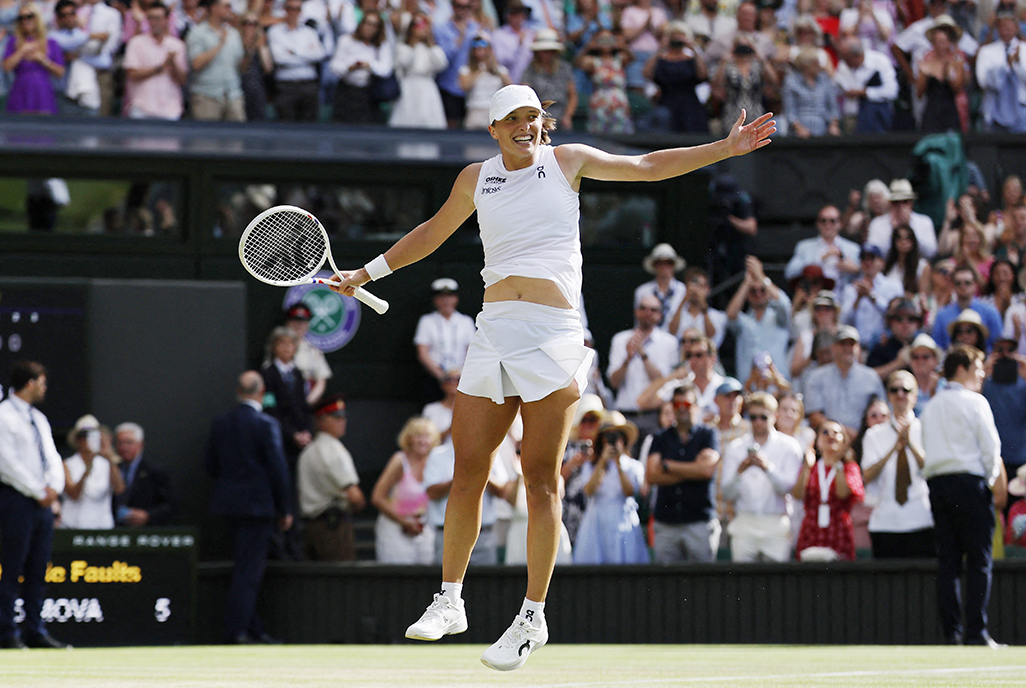 Ruthless Swiatek crushes Anisimova to win Wimbledon title