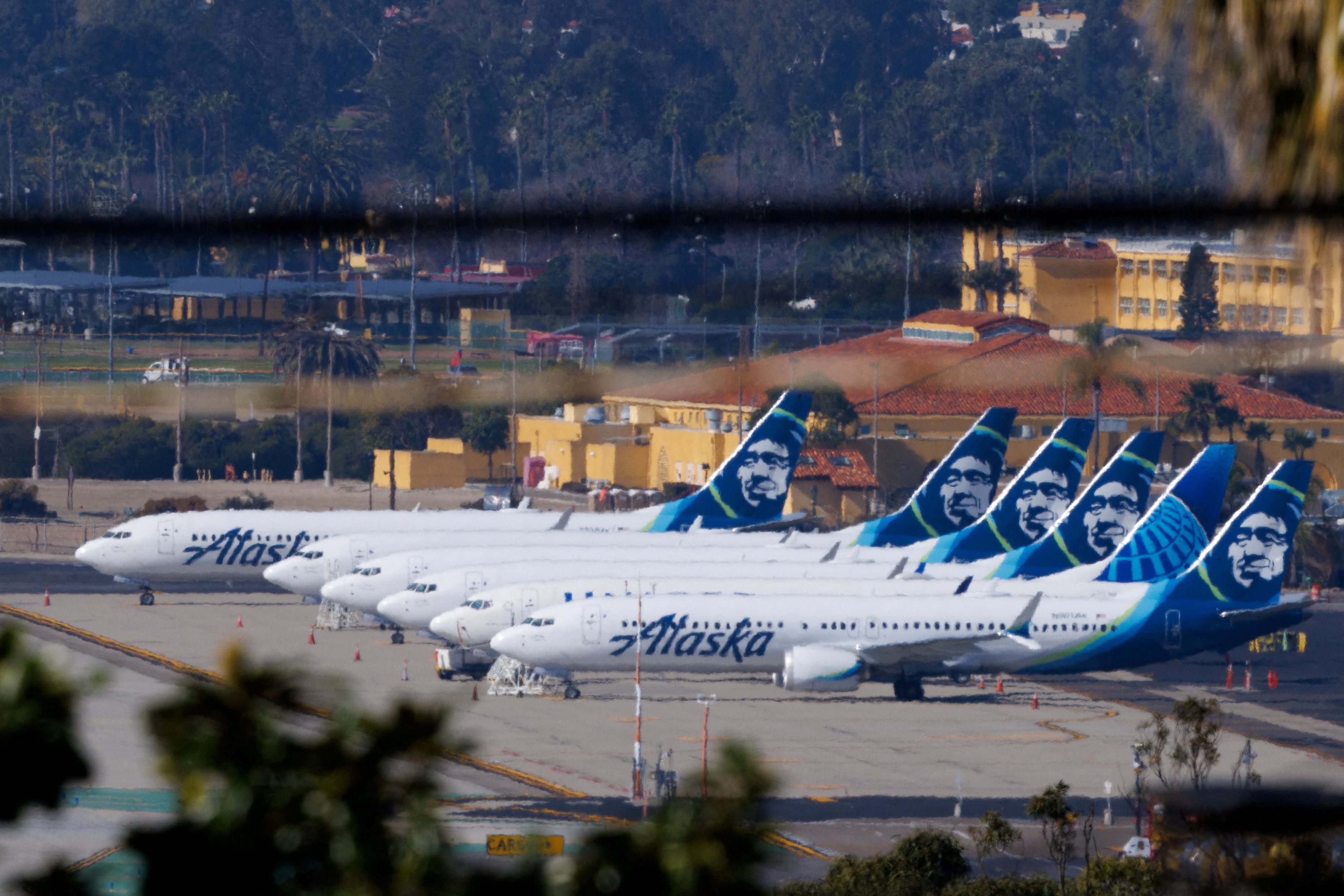 cover Alaska Airlines resumes operations after IT outage