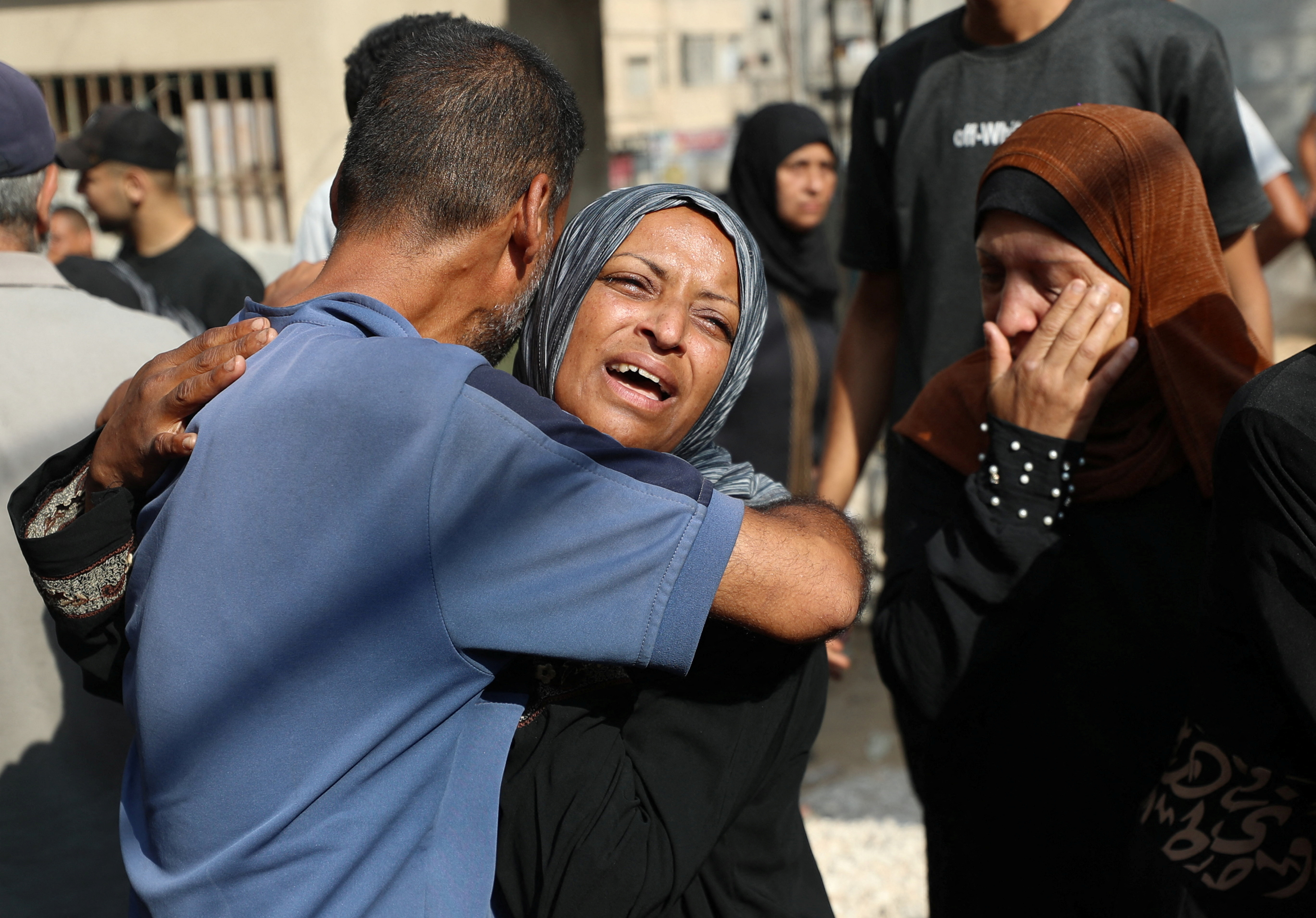 Israel sends tanks into Gaza’s Deir Al-Balah in search of remaining hostages, killings continue