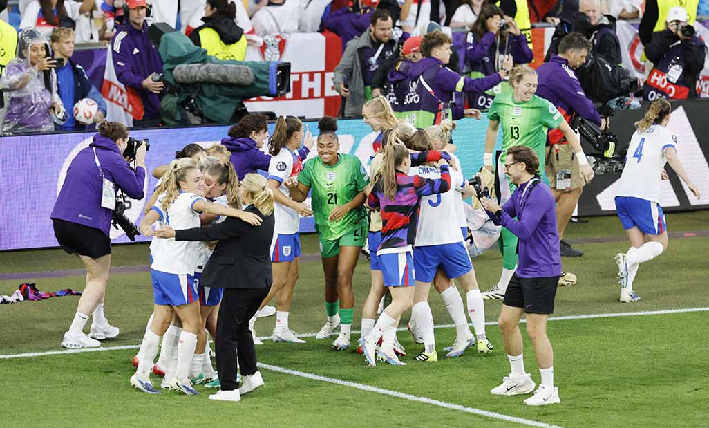 England beat Spain on penalties to defend European title