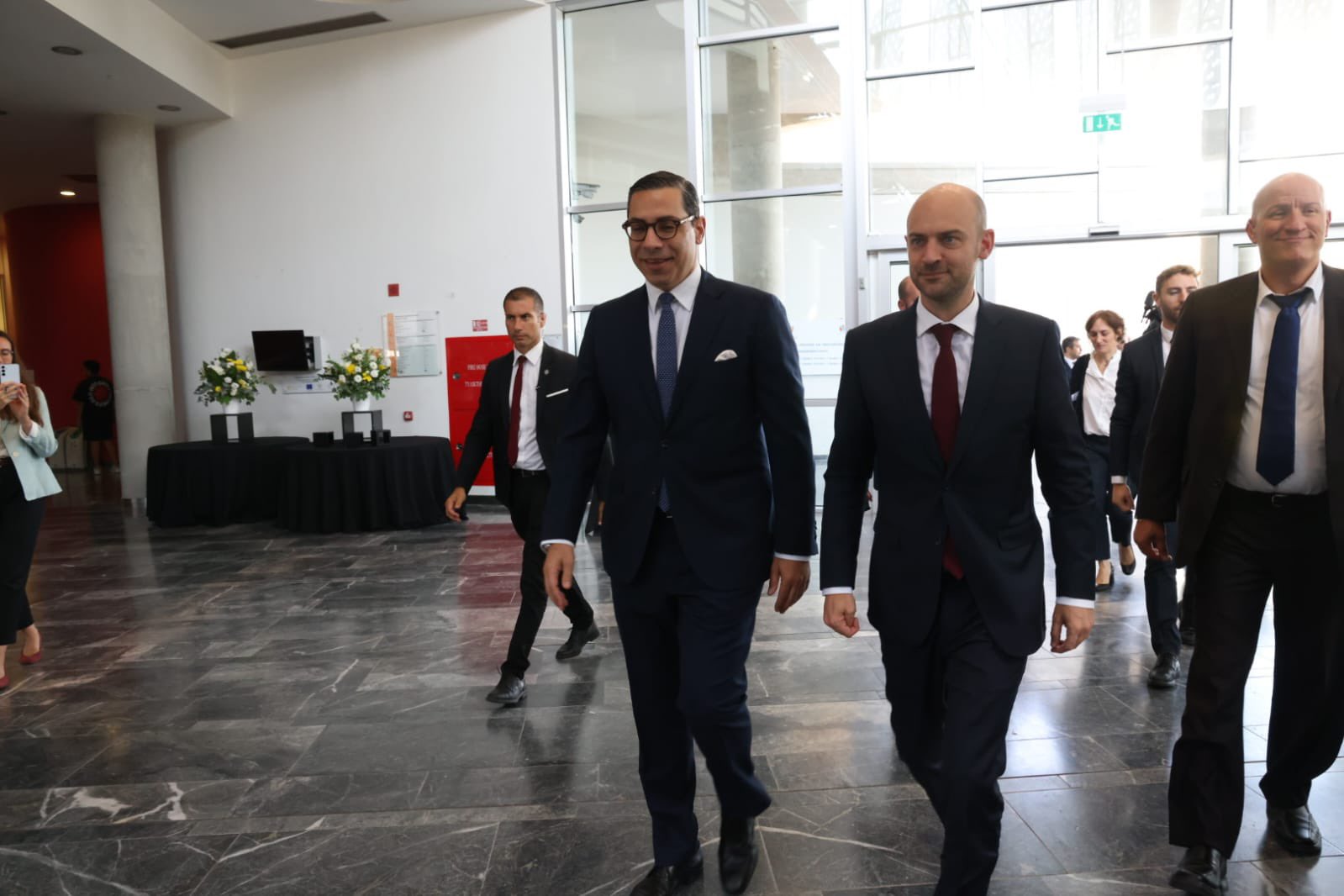 cover French foreign minister meets president, Kombos