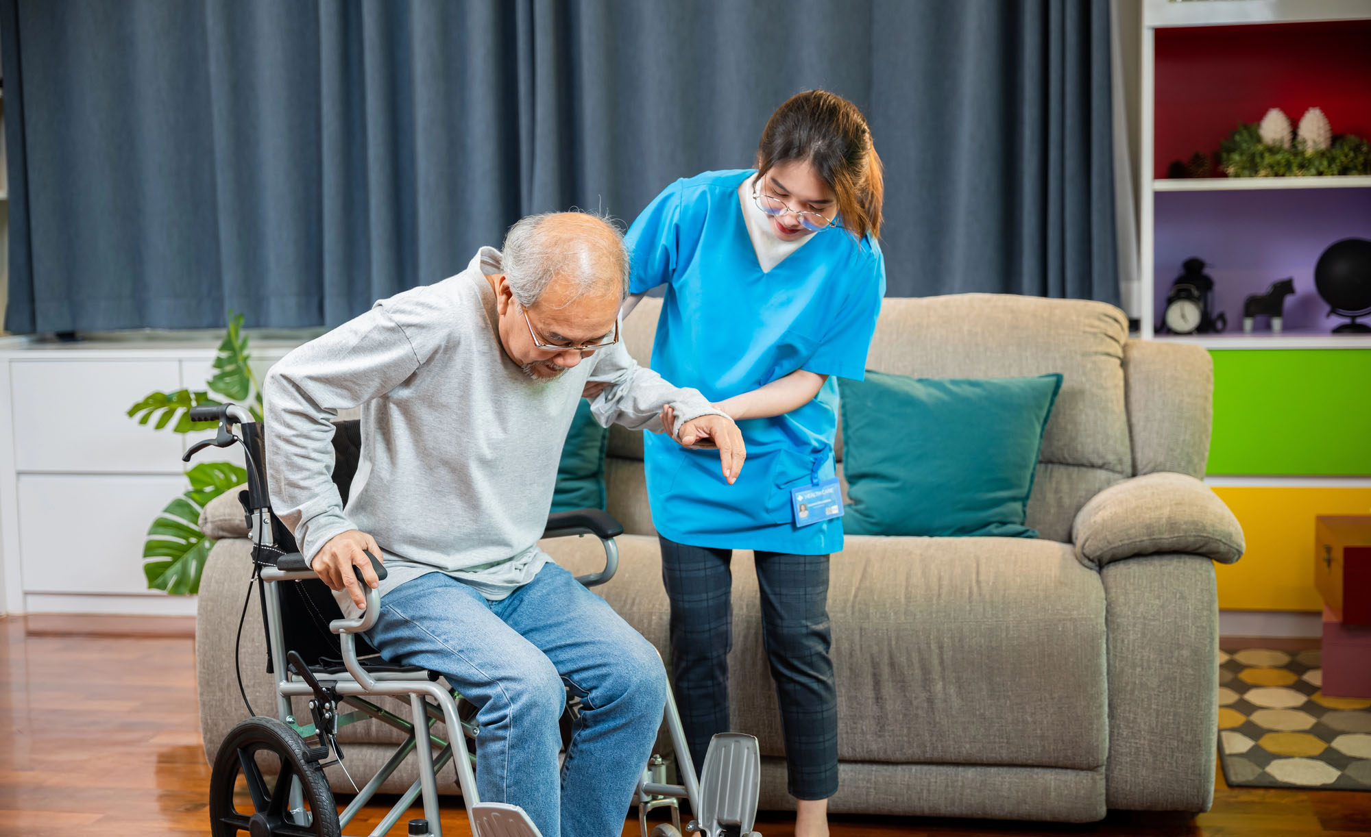 cover Outsourcing pain and trauma to Filipina carers