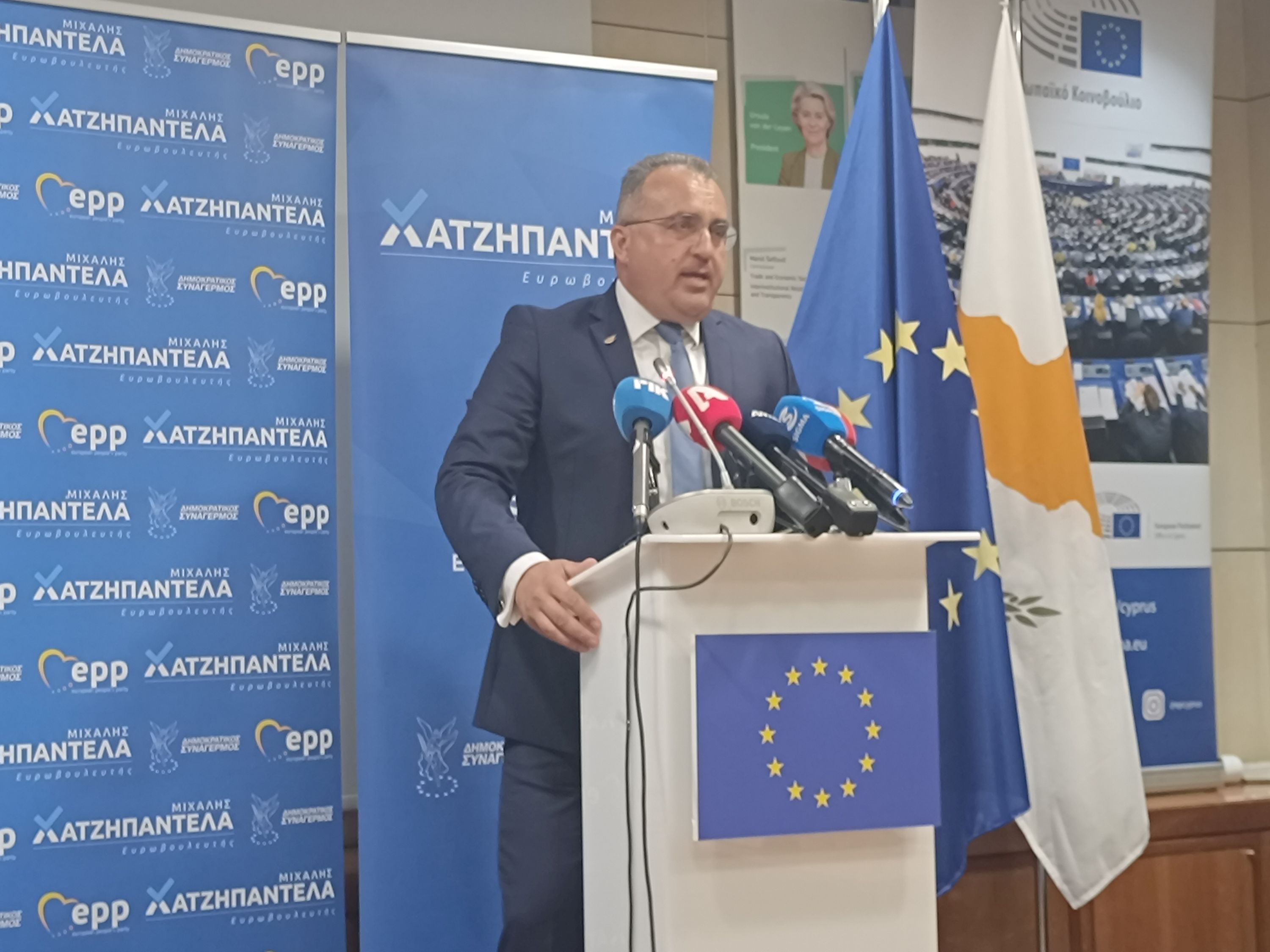 cover ‘EU should station two firefighting aircraft in Cyprus’