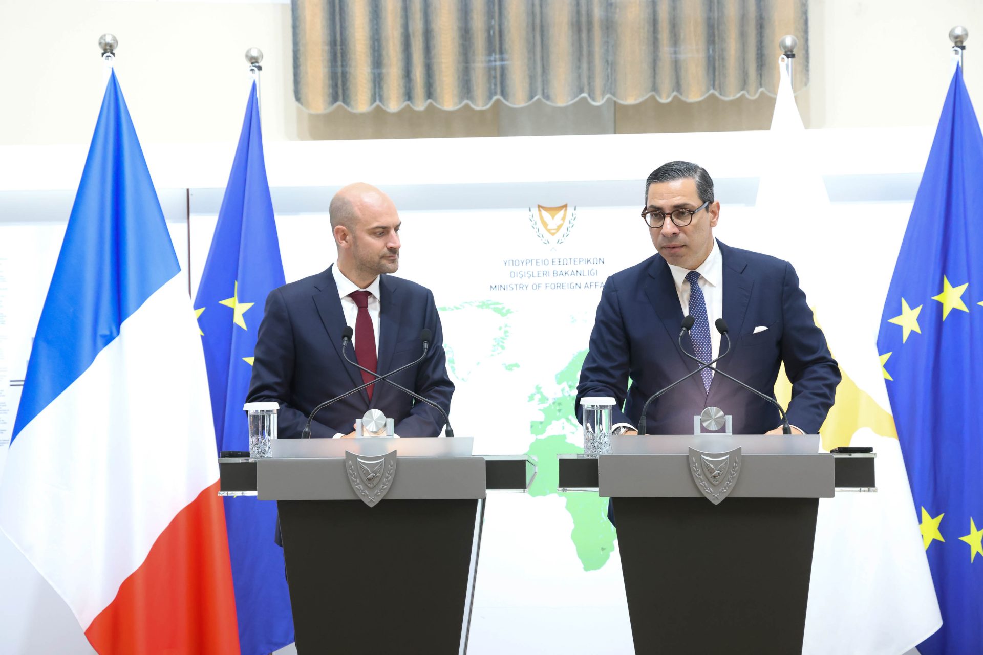 Foreign Minister Constantinos Kombos with his French counterpart Jean-Noel Barrot