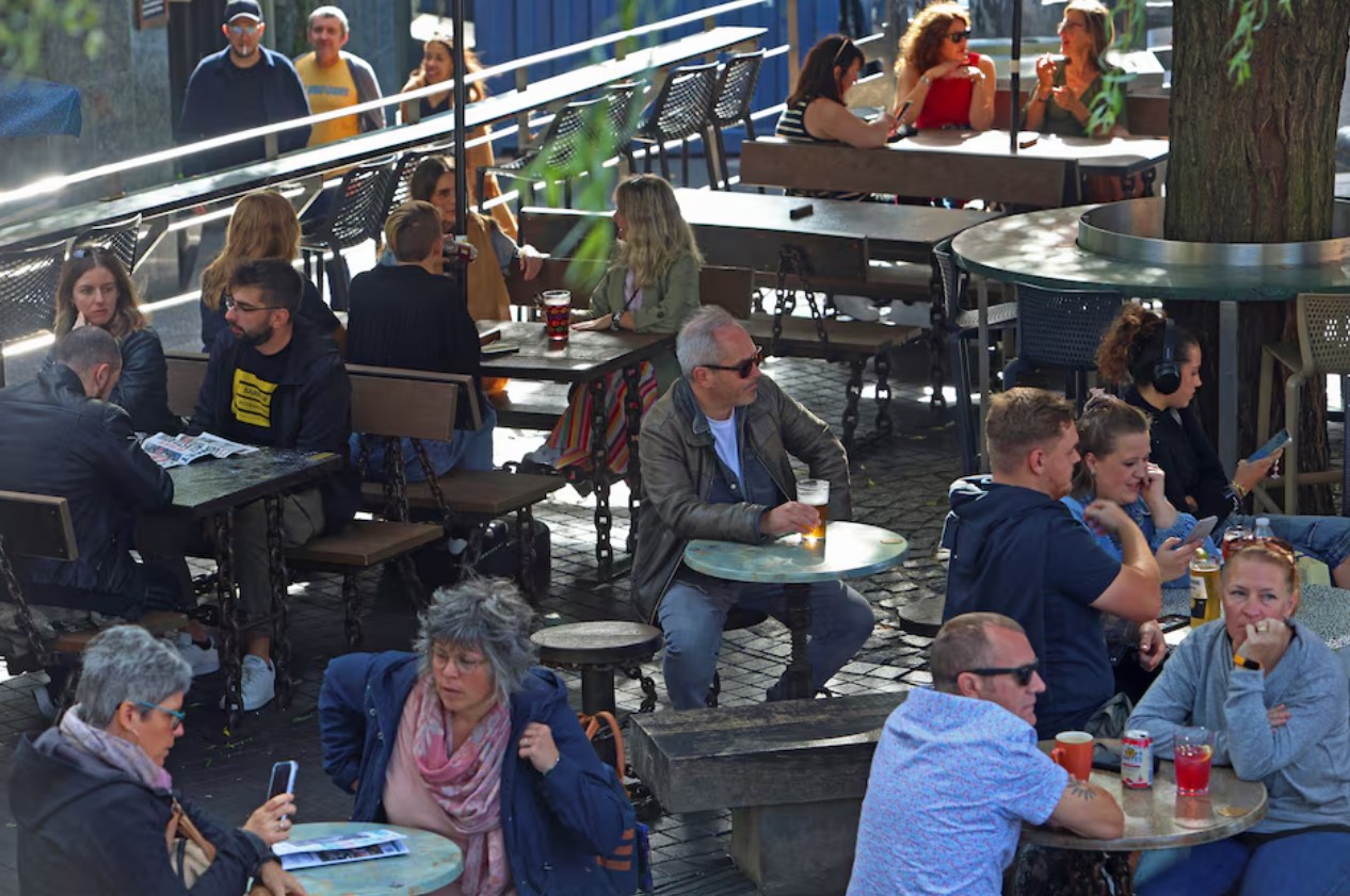 Guinness, wine and breakfasts lift Wetherspoon sales in summer