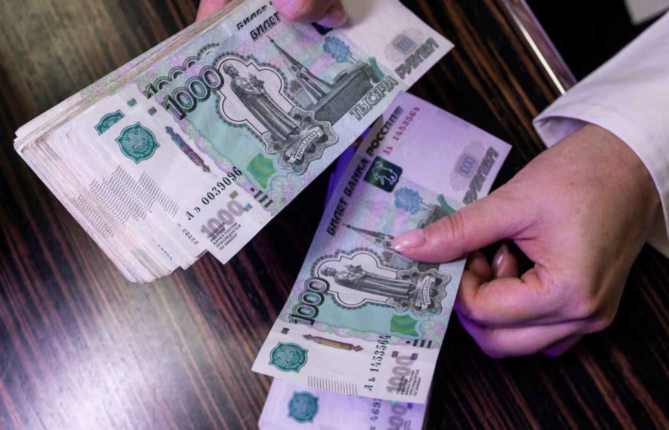cover Transfers with rouble-backed crypto coin pass $40 billion after July spike