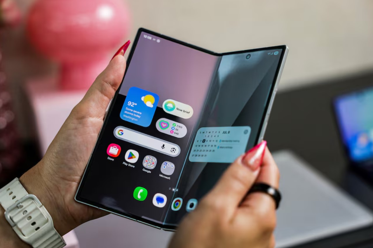 image Samsung bets on AI foldables to revive smartphone leadership
