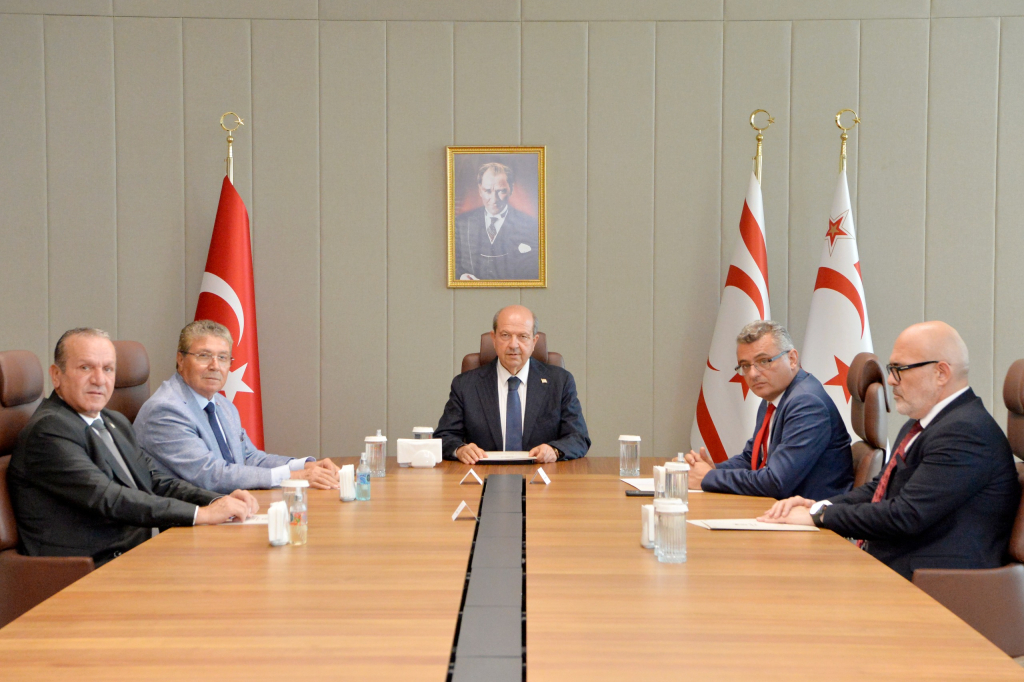 image Tatar meets political party leaders ahead of New York meeting