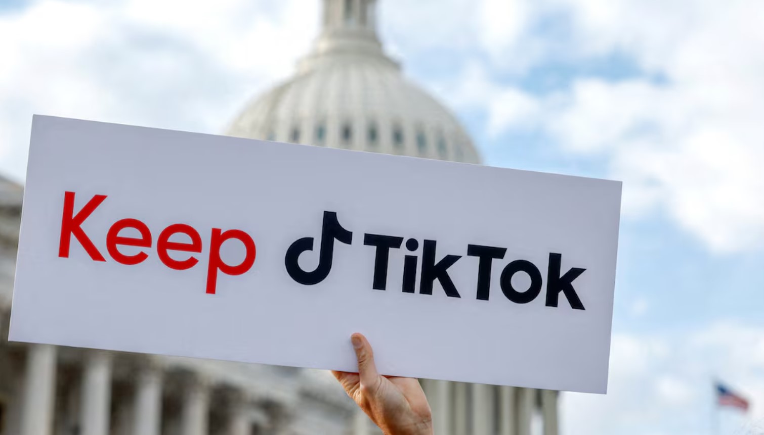 cover TikTok prepares US app with its own algorithm and user data 