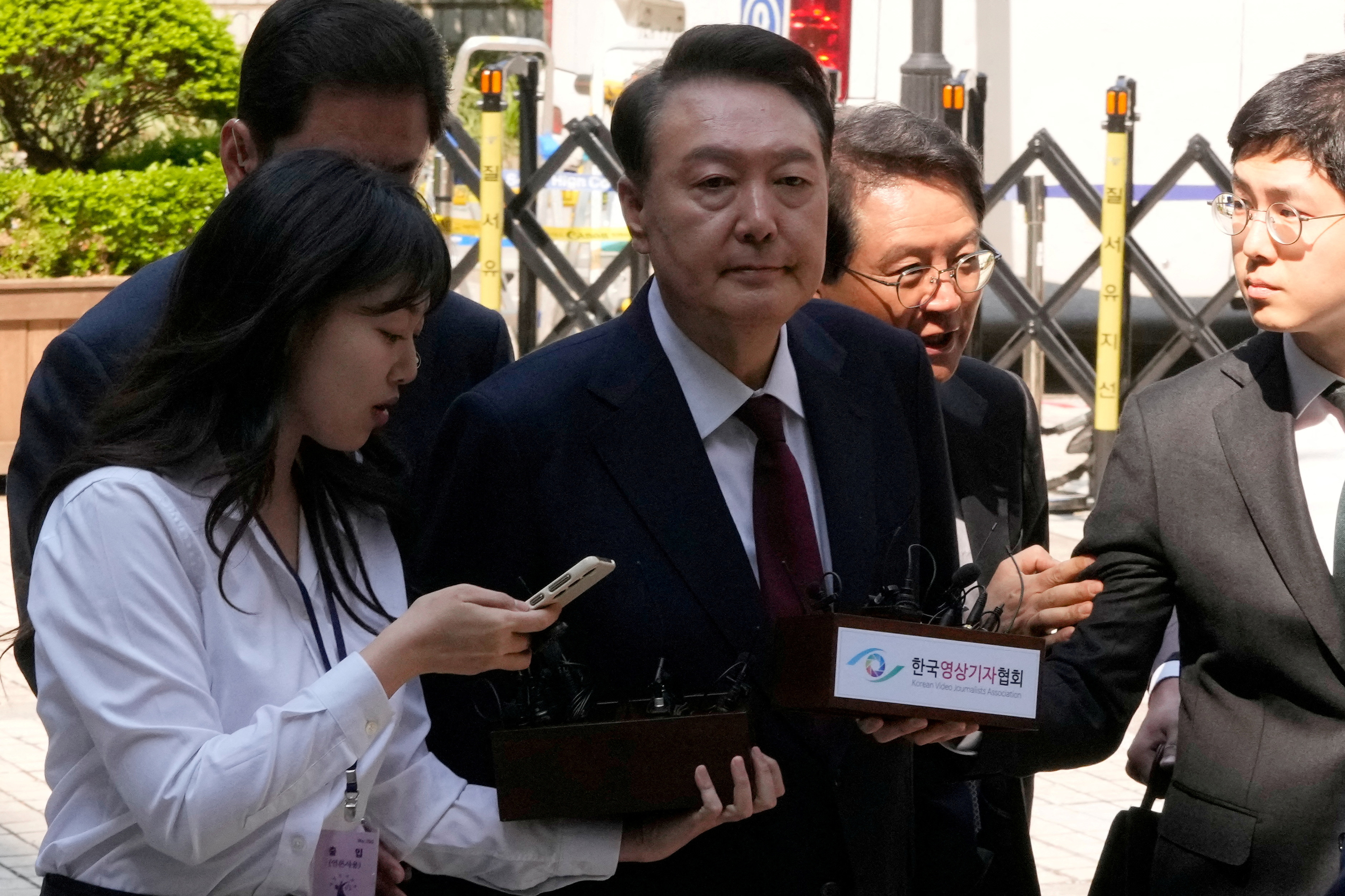 cover South Korea prosecutors file request to detain ex-President Yoon