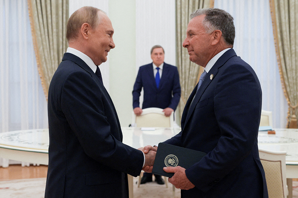 cover Russia says Putin, Witkoff hold &#8216;useful&#8217; talks as Trump&#8217;s deadline nears