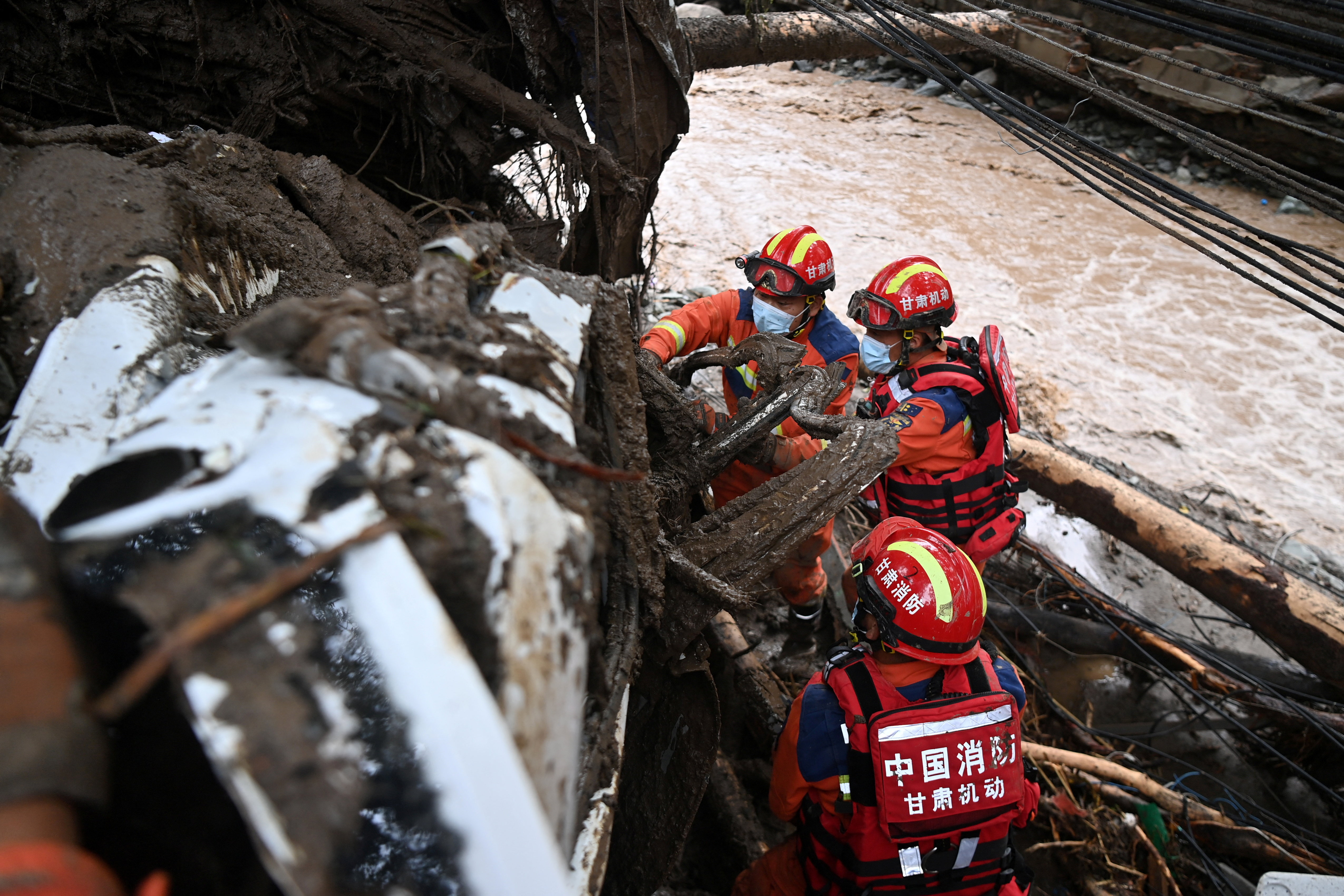 cover Northern China flash flood kills 9, Xinhua reports