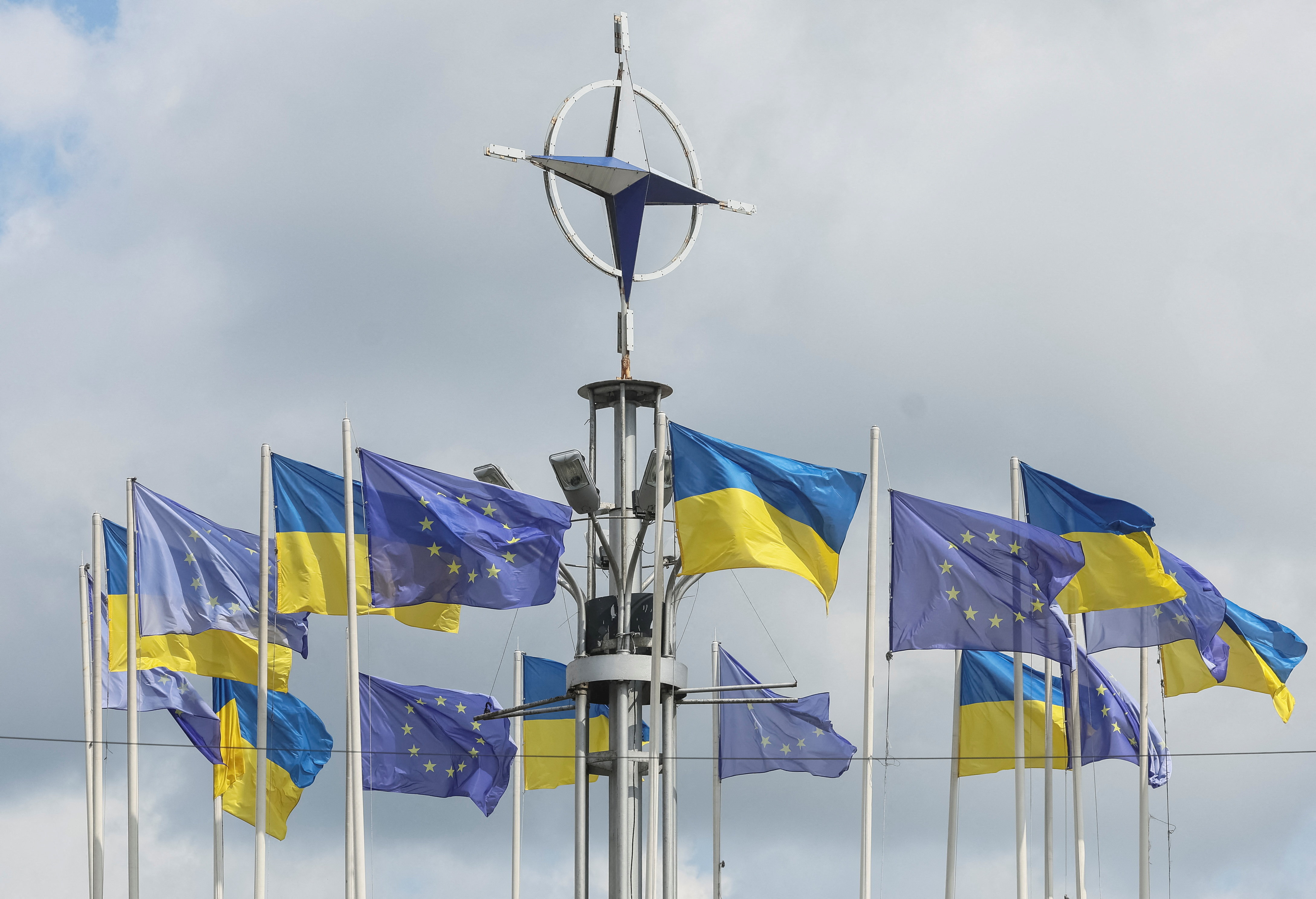 Fears grow of ‘unfavorable’ Ukraine peace deal before Trump-Putin talks