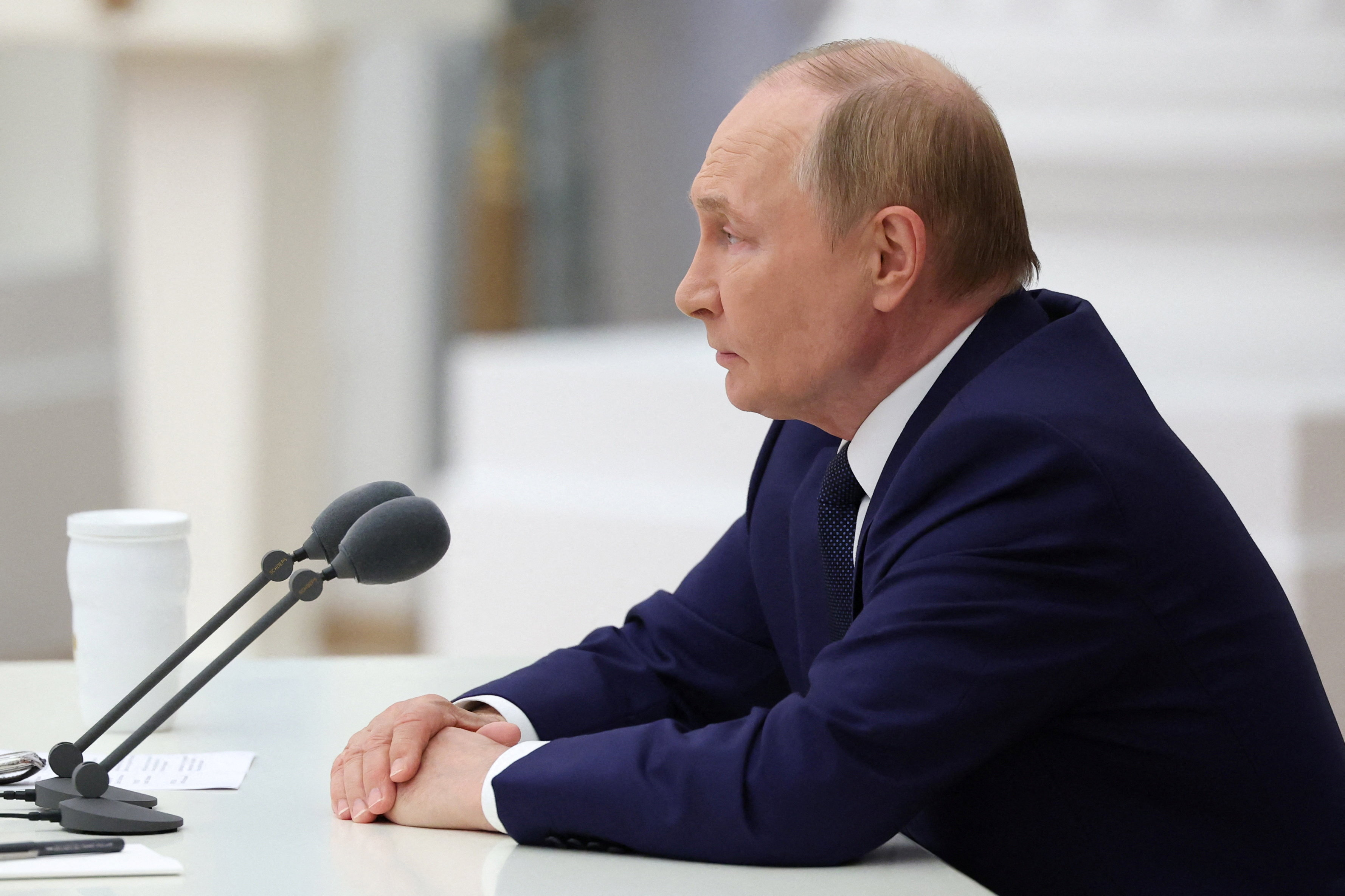 cover Putin praises &#8216;sincere&#8217; US as Ukraine braces for Trump-Putin summit