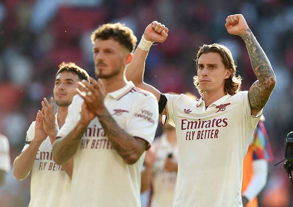 Arsenal capitalise on keeper error to secure 1-0 win at Man United