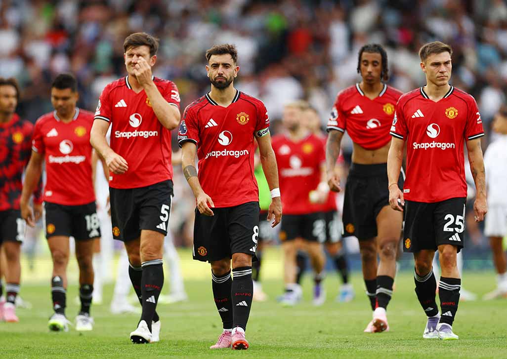 cover Fernandes misses penalty as Fulham hold Man Utd to 1-1 draw