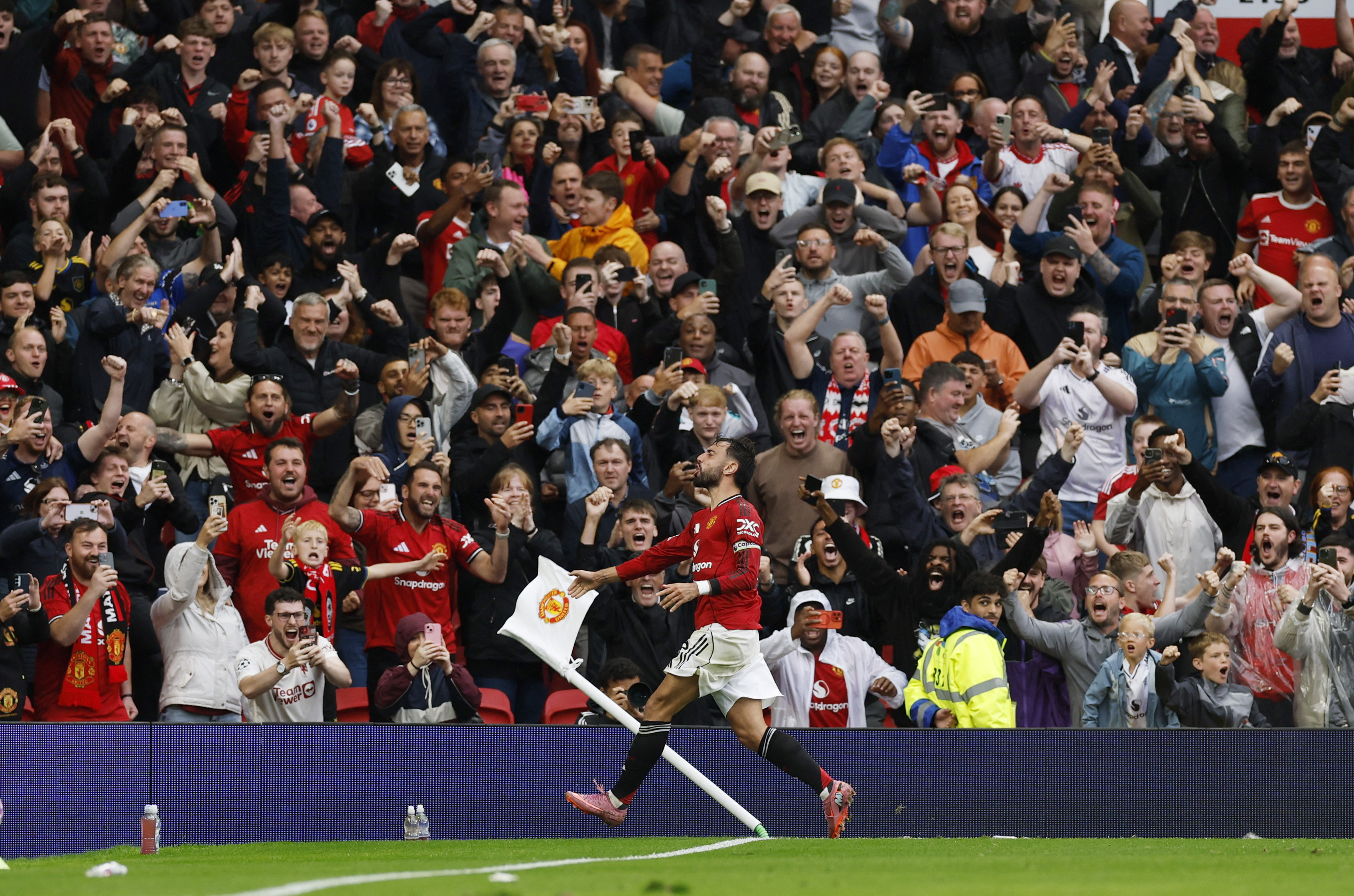 cover Stoppage-time Fernandes penalty earns Man United dramatic win over Burnley