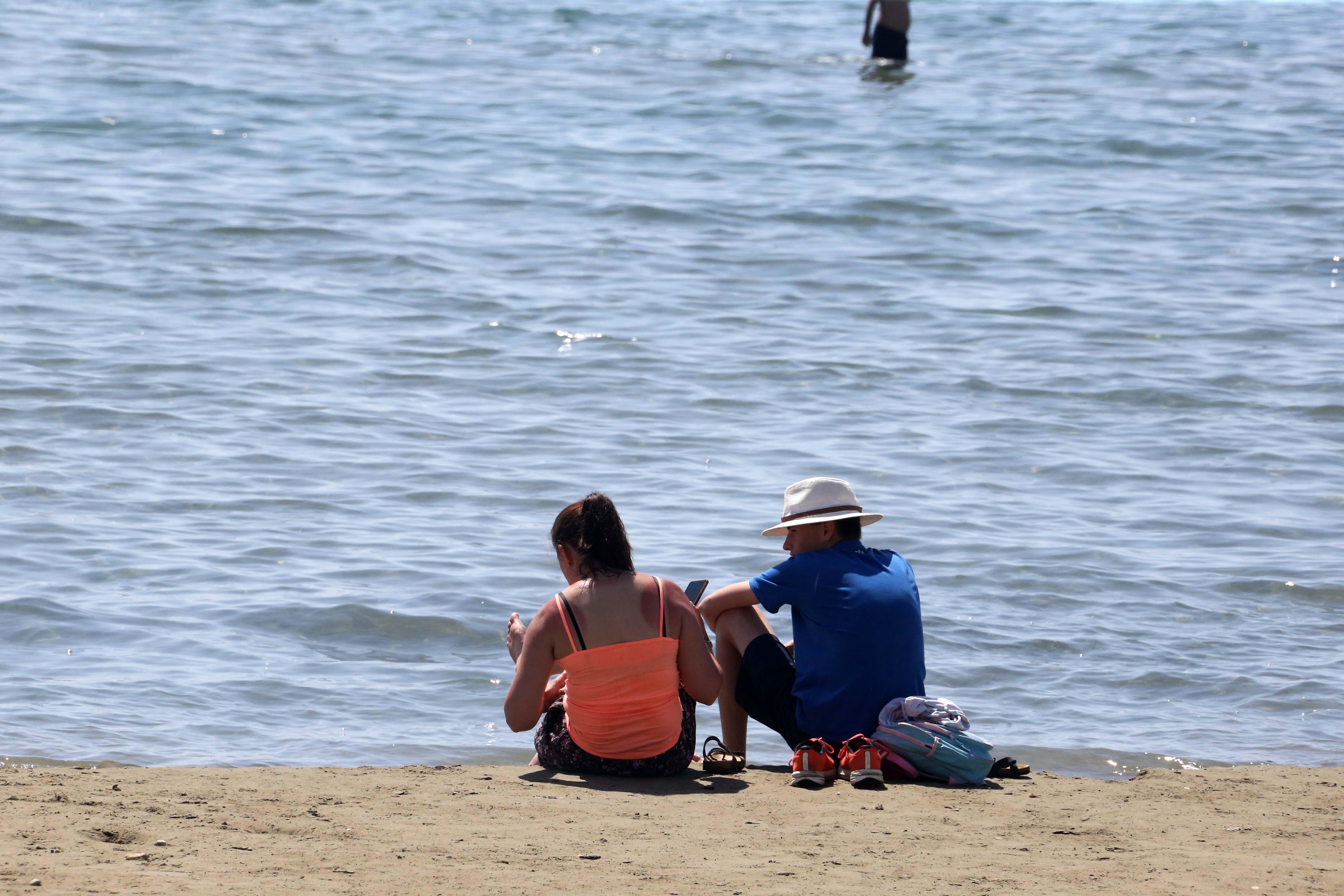 Extreme heat ‘to continue all week’