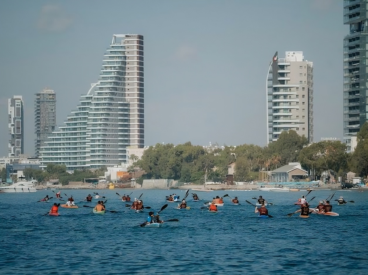 Kayak memorial held to honour victims of Mari tragedy