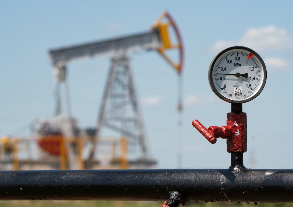 Trump remarks on Russia unsettle oil markets, prices dip to 8-week low