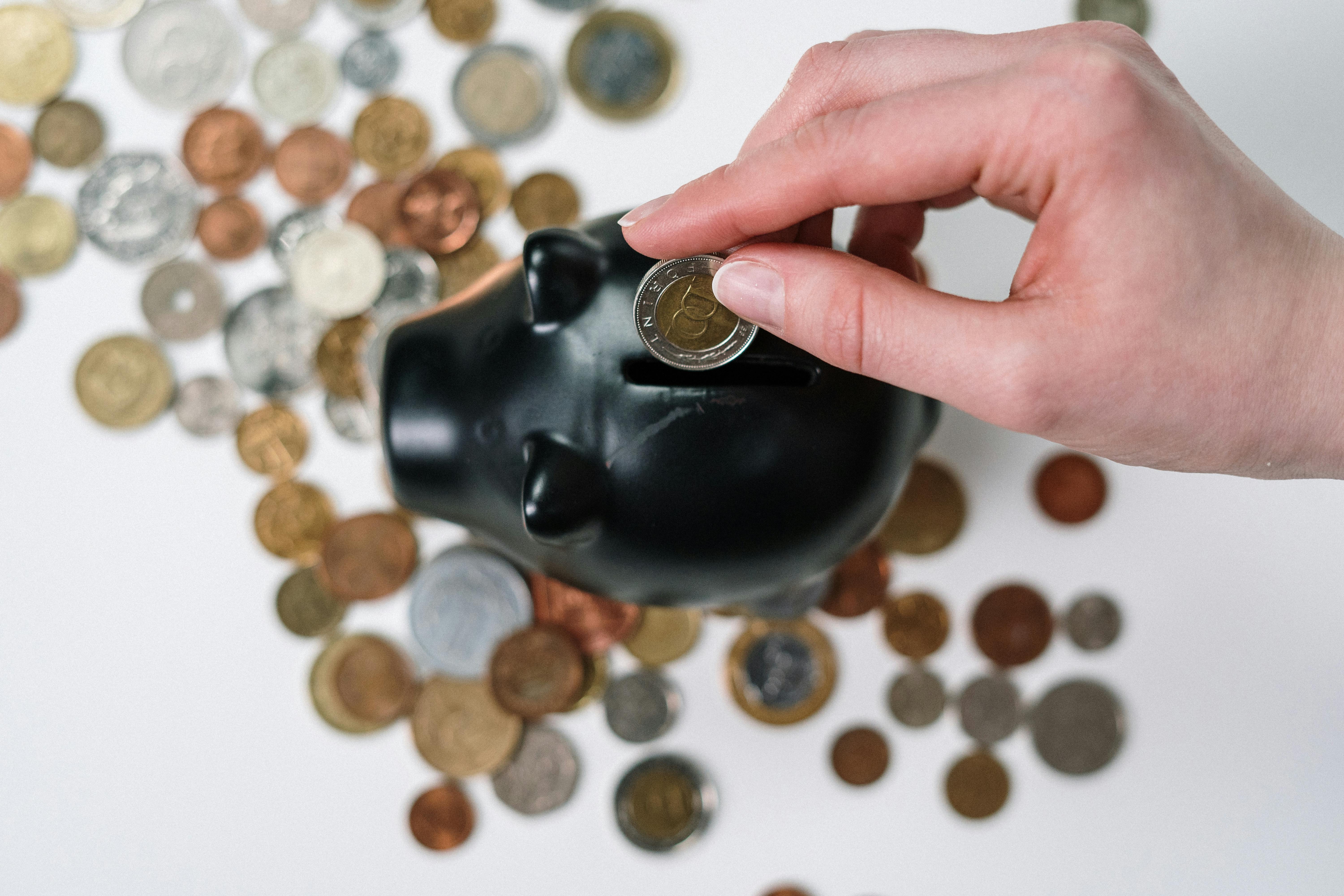 Cyprus residents’ savings climb as corporate deposits hit new highs