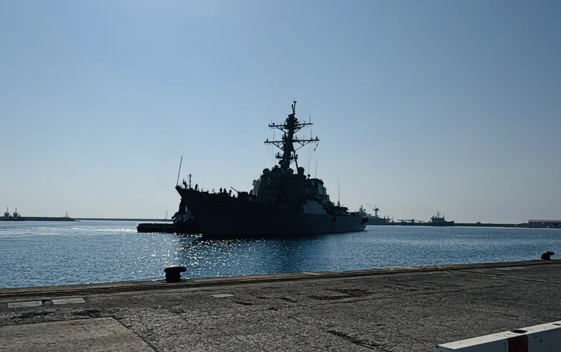 cover USS Mitscher arrives in Cyprus