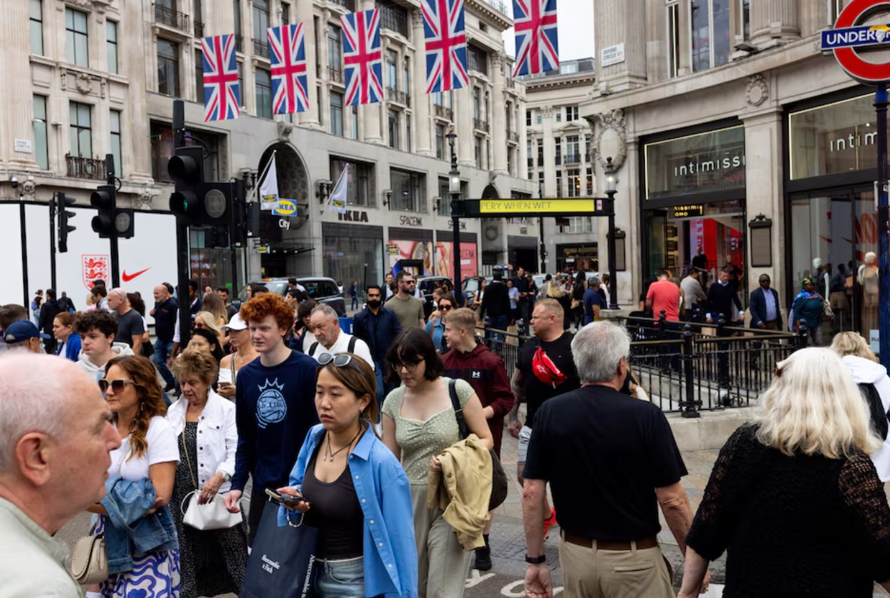 UK spending rises in July on warm weather and higher food prices