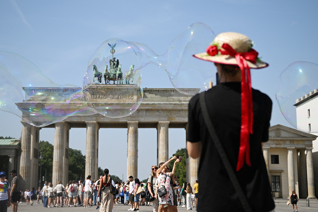 cover Berlin courts tourists as Paris and Barcelona tire of the crowds