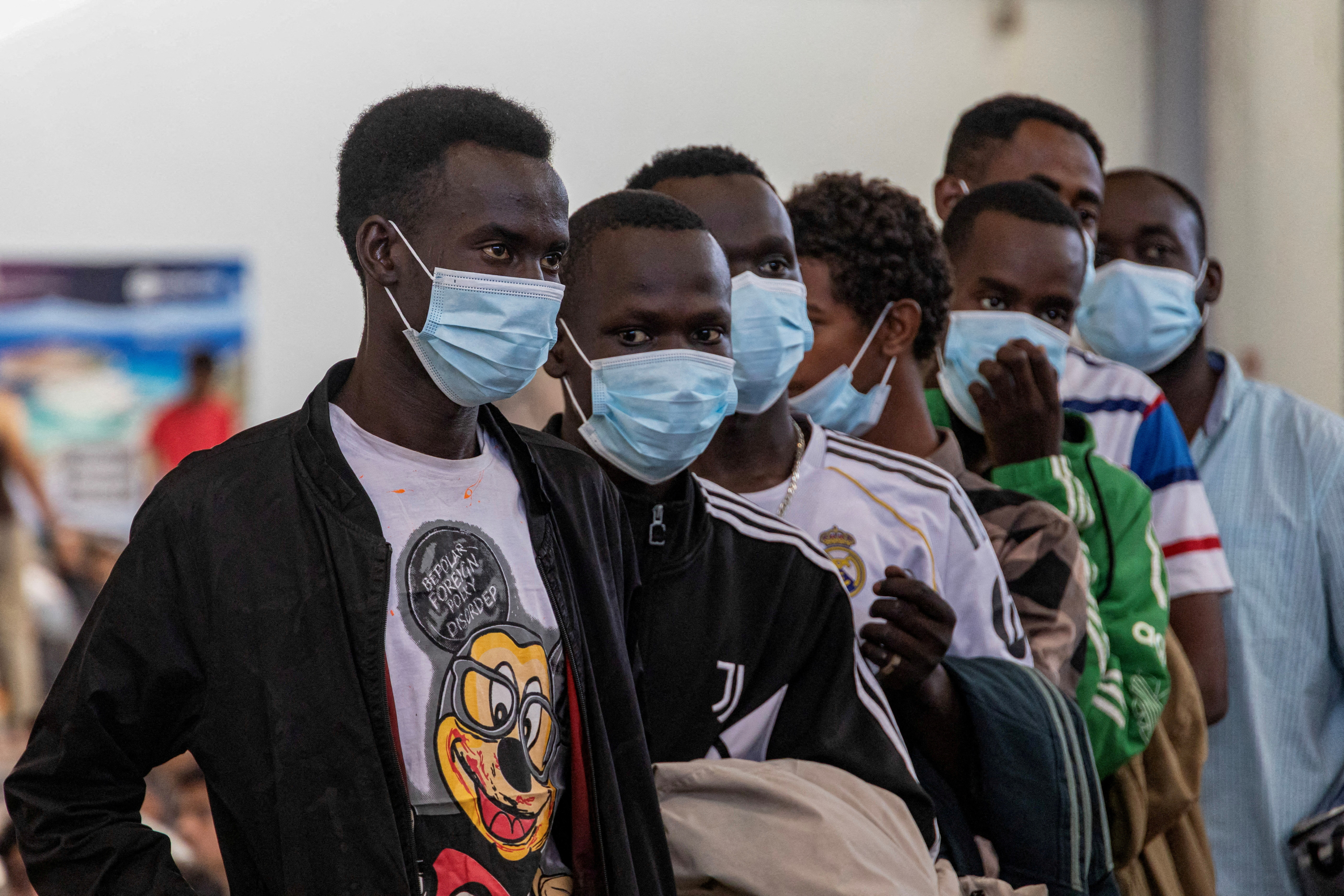 Greece toughens penalties for rejected asylum seekers, speeds up returns