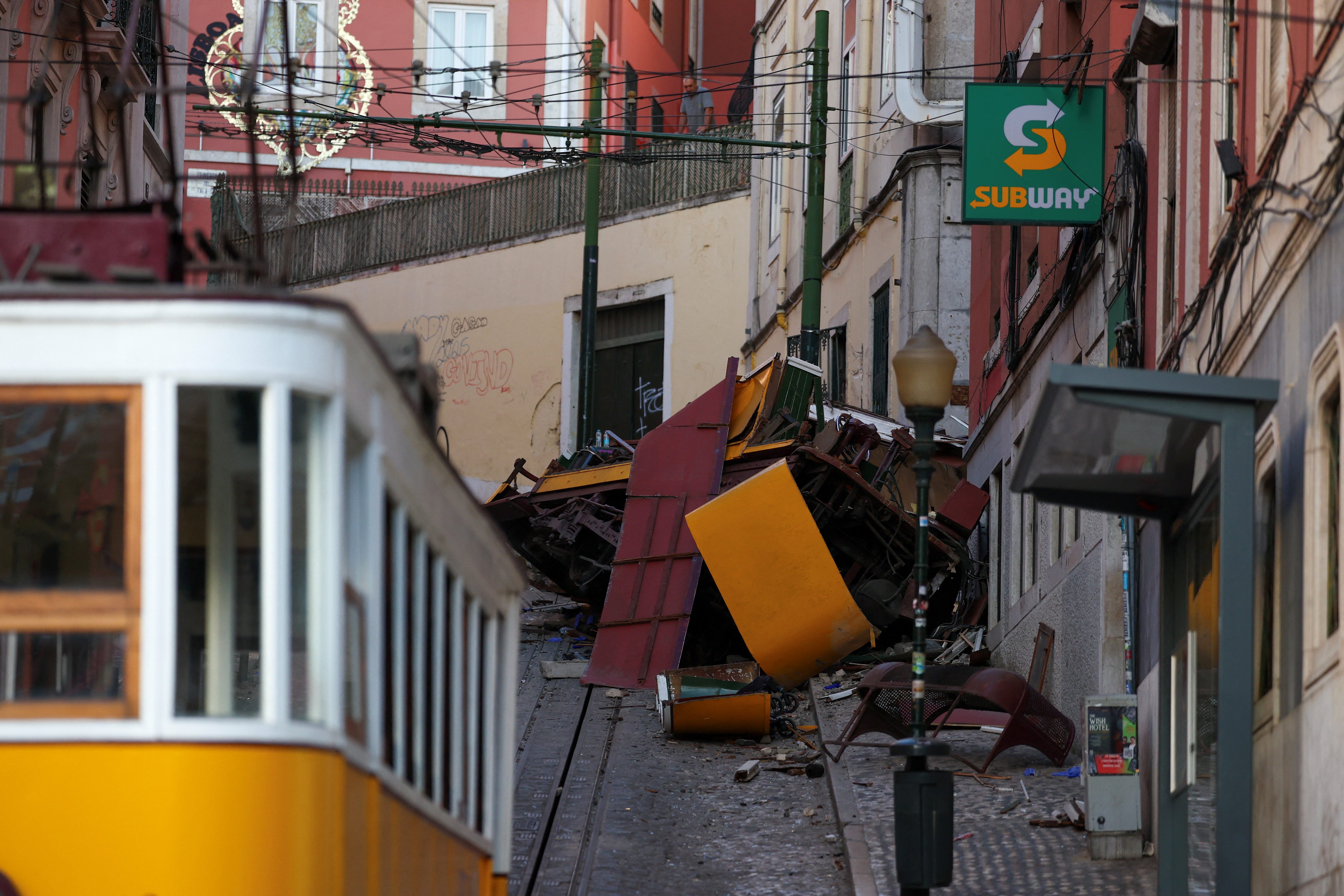image Portugal investigates causes of cable car crash that killed 16