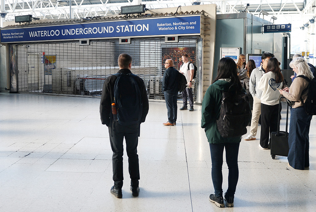 London commuters turn to bikes and boats as Tube strike enters second day