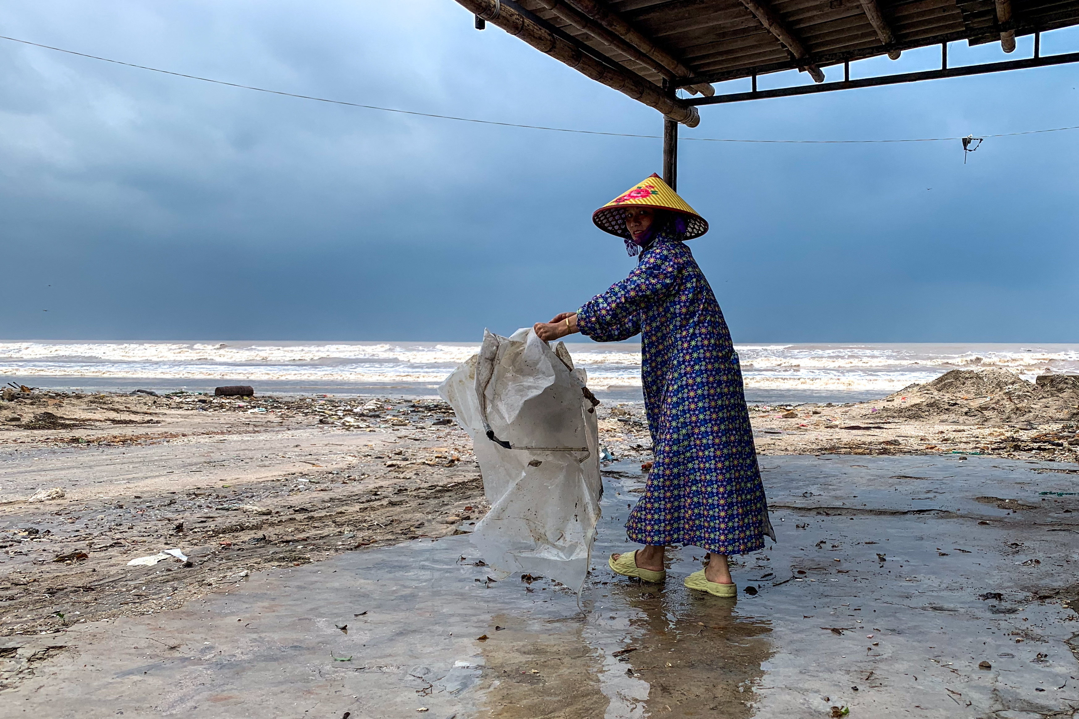 cover Vietnam evacuates thousands, shuts airports as Typhoon Bualoi nears