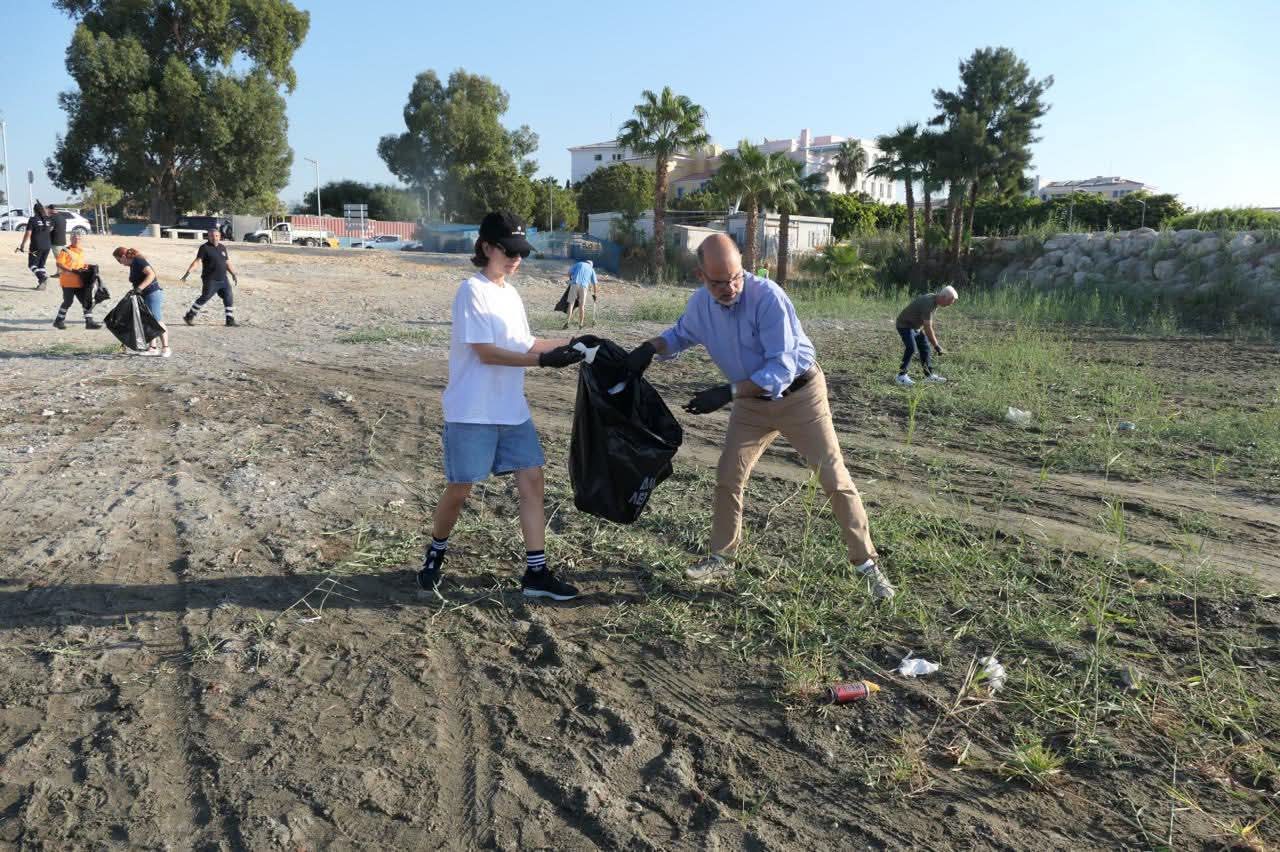cover “Protecting our marine environment is a priority”, Limassol hosts major clean-up operation