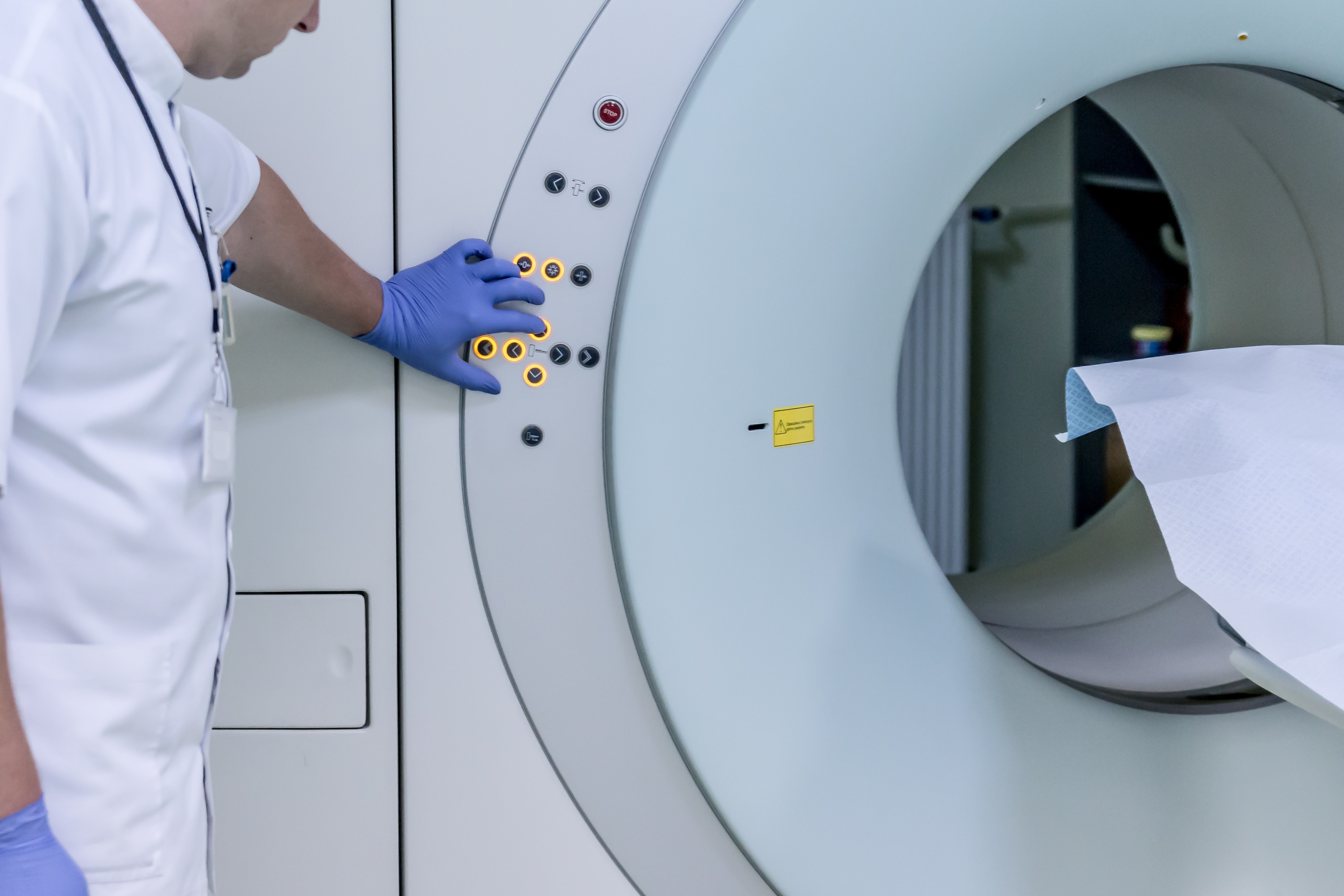 Family sues radiologist over alleged missed cancer diagnosis
