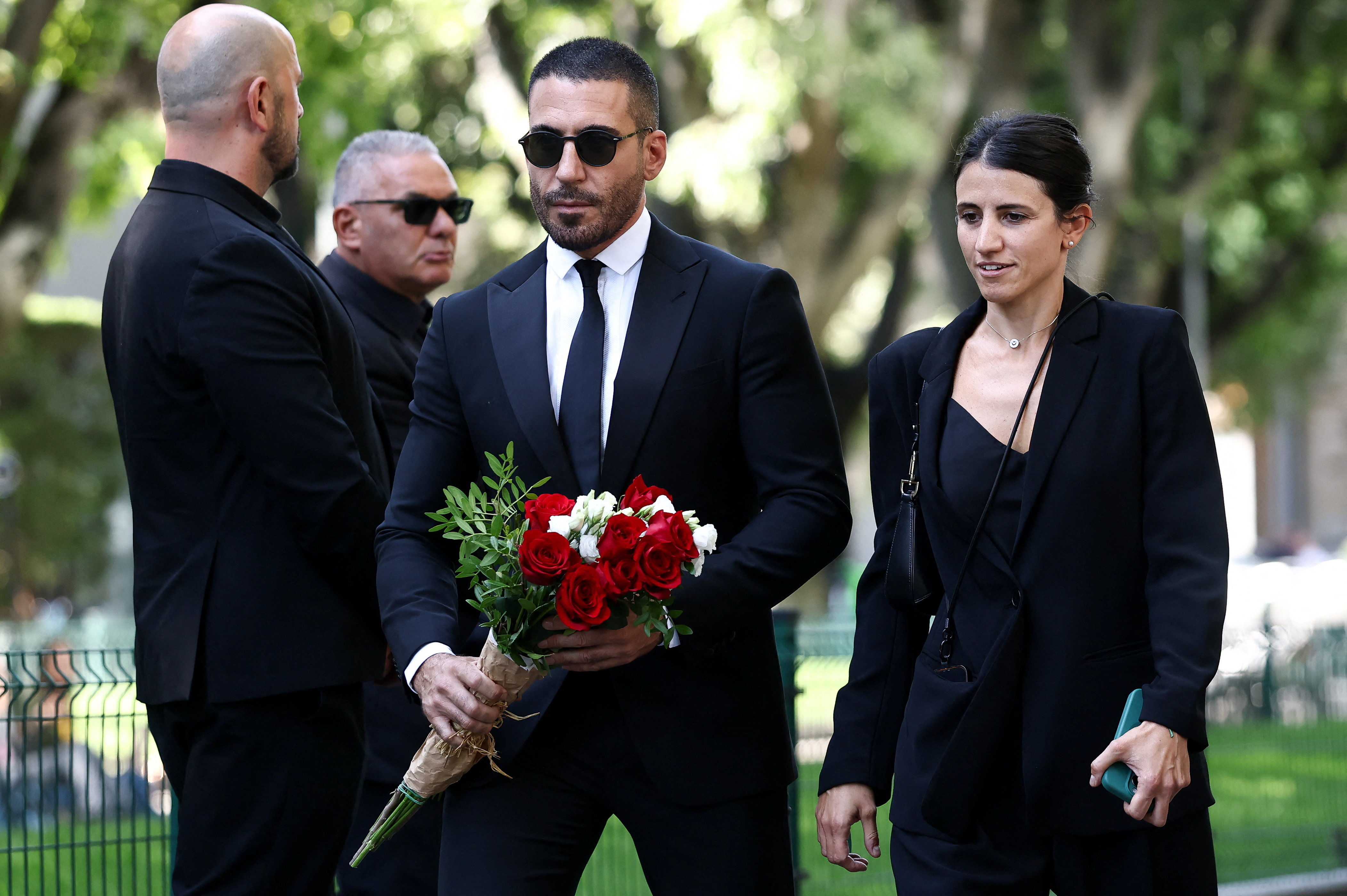 cover Hundreds queue in silence to pay tribute to Giorgio Armani