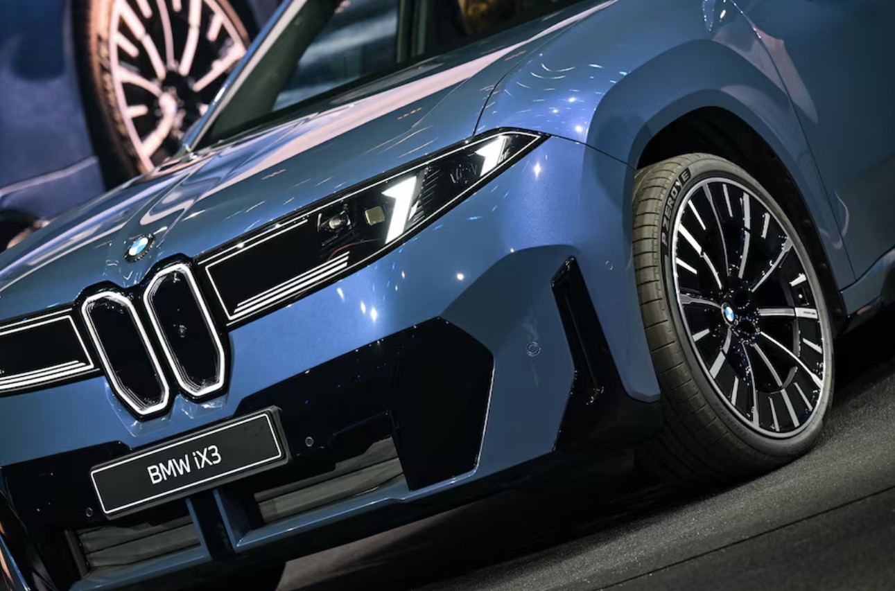 cover Qualcomm and BMW launch hands-free driving system for iX3
