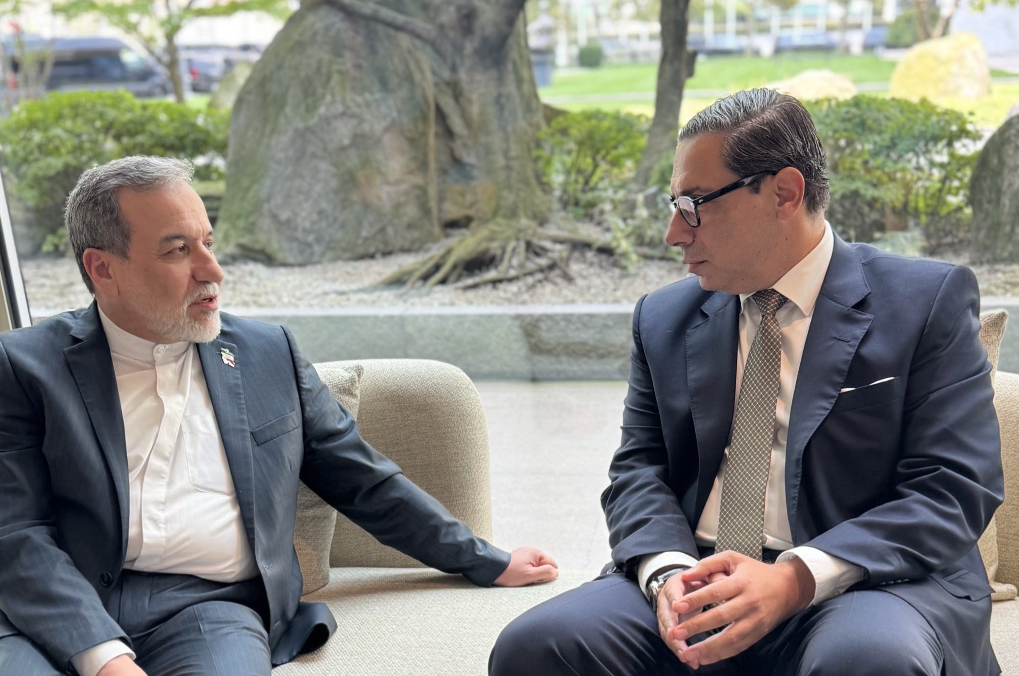 cover Kombos meets Iran’s Araghchi in New York