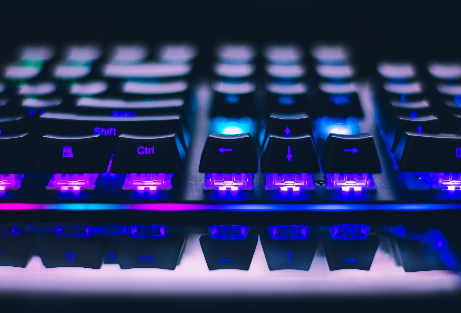 cover AI-capable PCs drive commercial sector growth in the US