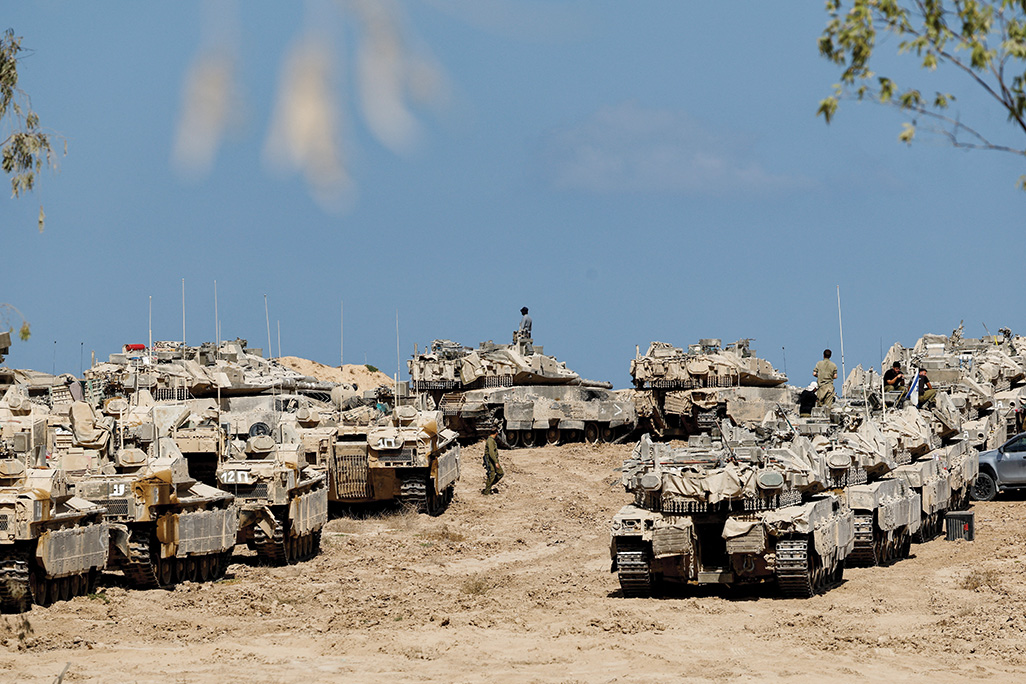 cover Gaza hit by telecoms blackout as Israeli tanks and infantry advance