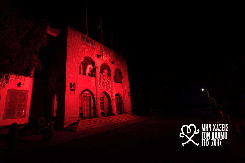 cover Presidential Palace lit up in red for World Heart Day