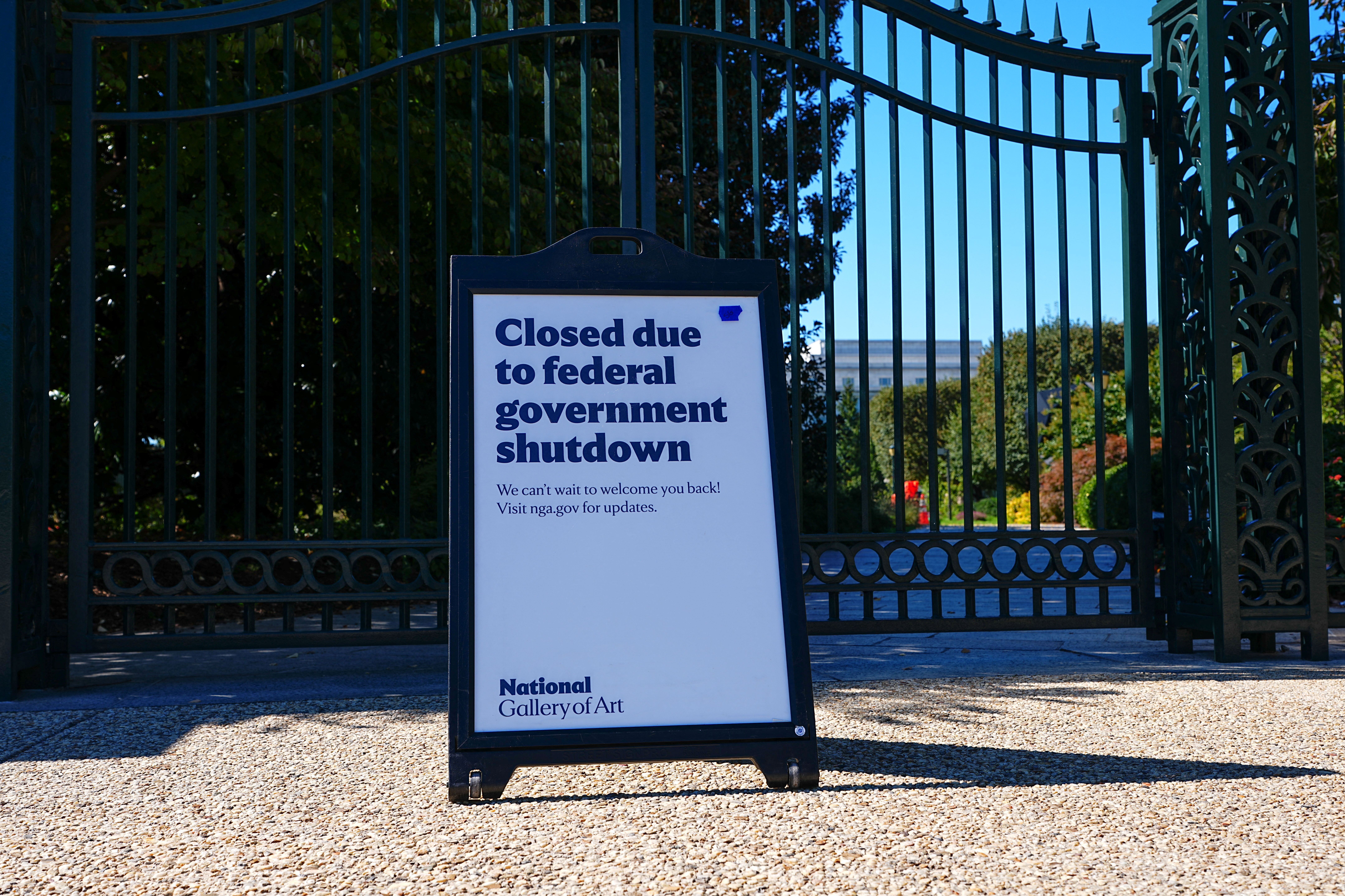 cover White House: Mass layoffs will start if shutdown talks &#8216;going nowhere&#8217;