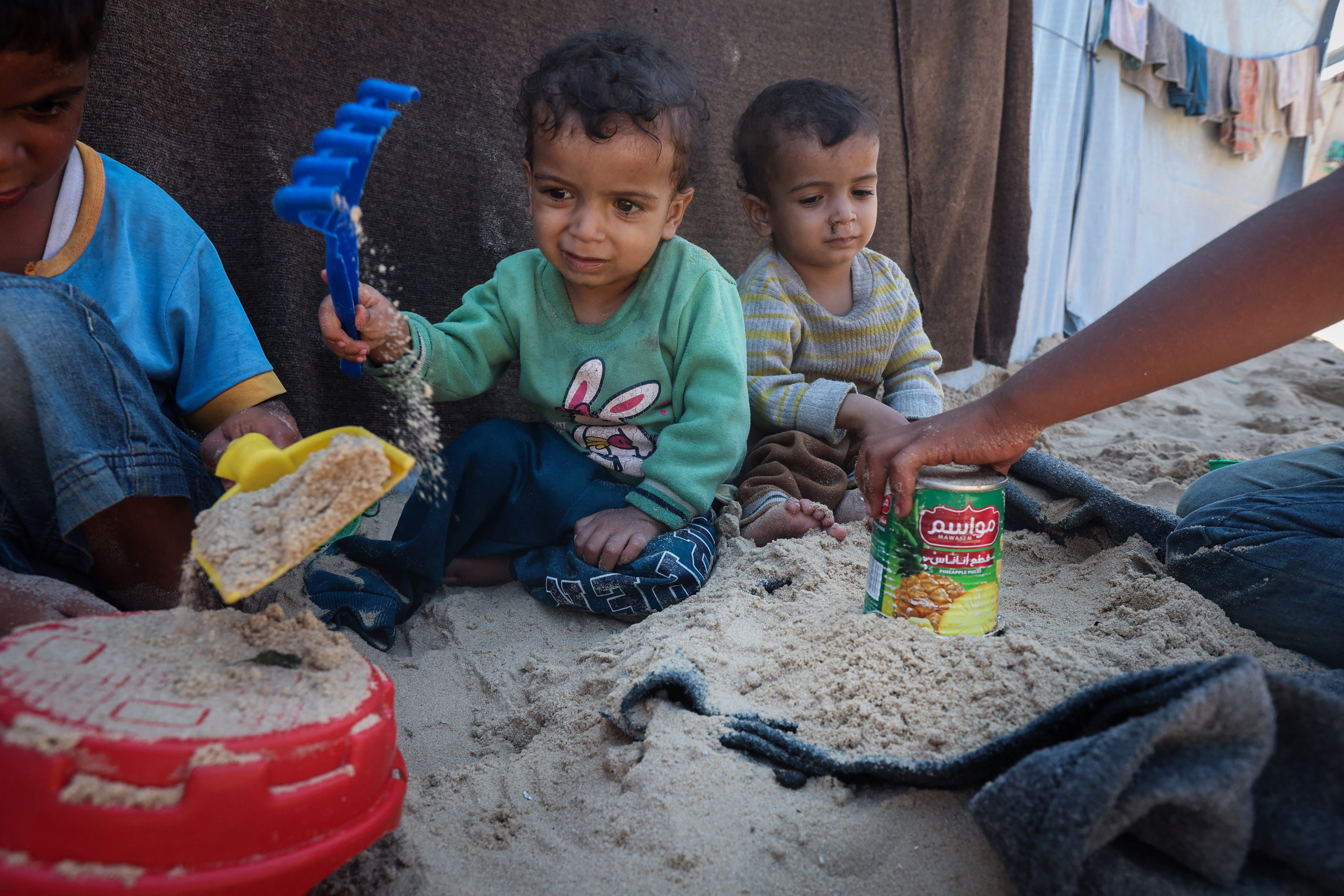 image UNICEF urges full flow of aid into Gaza, warns child deaths could spike