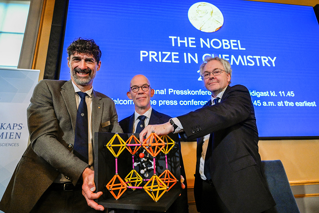 cover Trio win Nobel chemistry prize for developing &#8216;Hermione&#8217;s handbag&#8217; materials