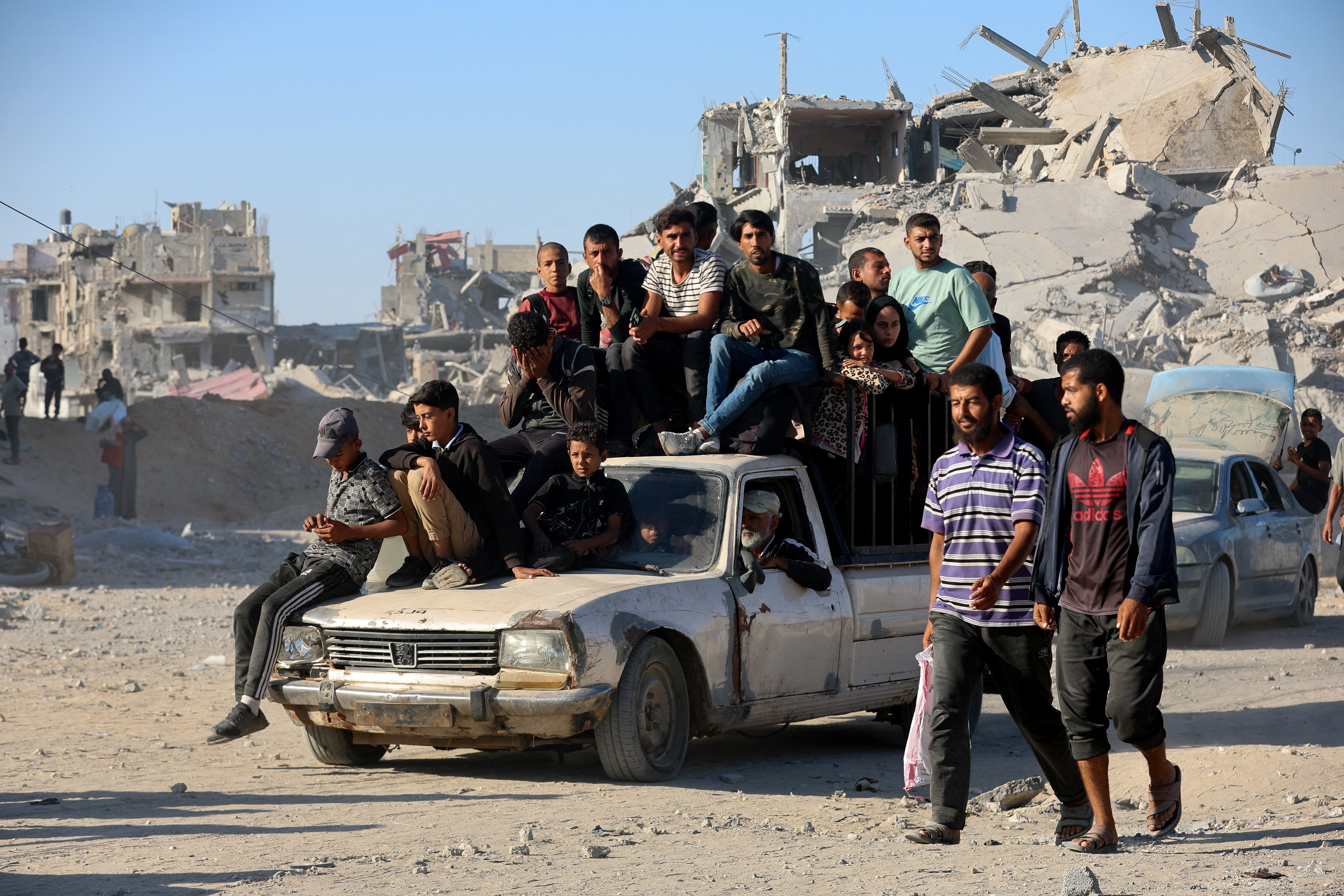 cover Gazans stream back home as Israel-Hamas ceasefire holds