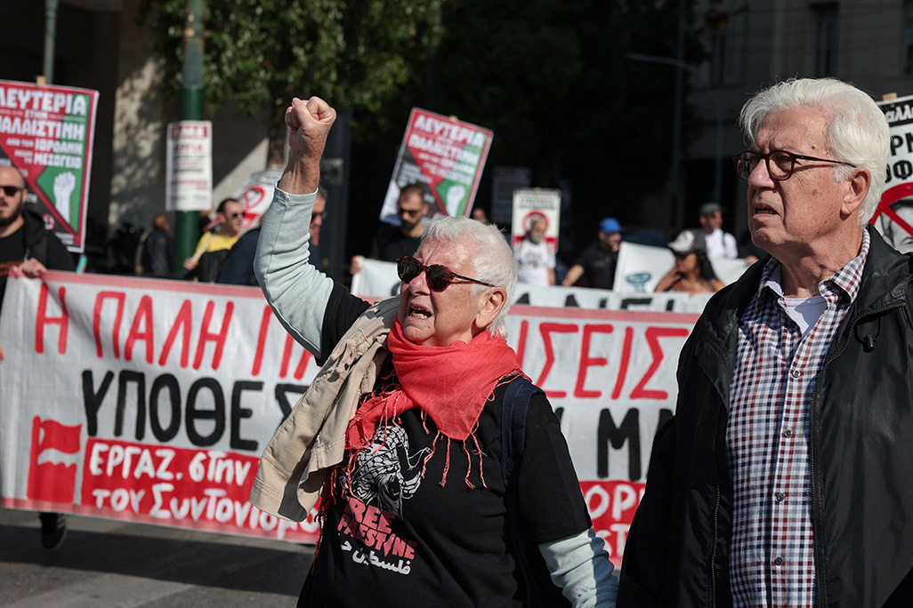 cover Greek parliament approves labour reform despite protests